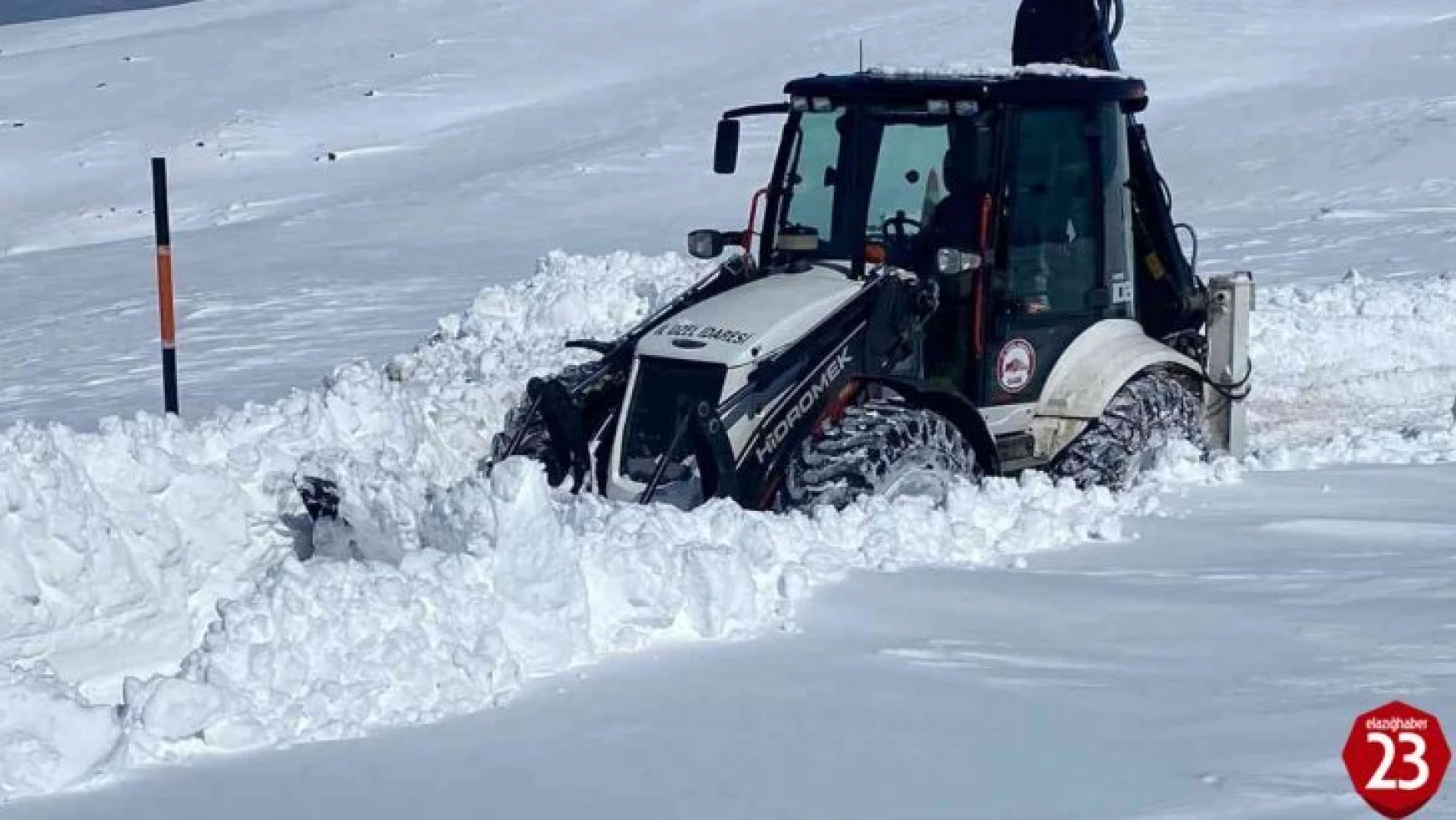 Elazığ'da Kar Yağışı Nedeniyle Kapalı Olan Köy Yolları Ulaşıma Açıldı