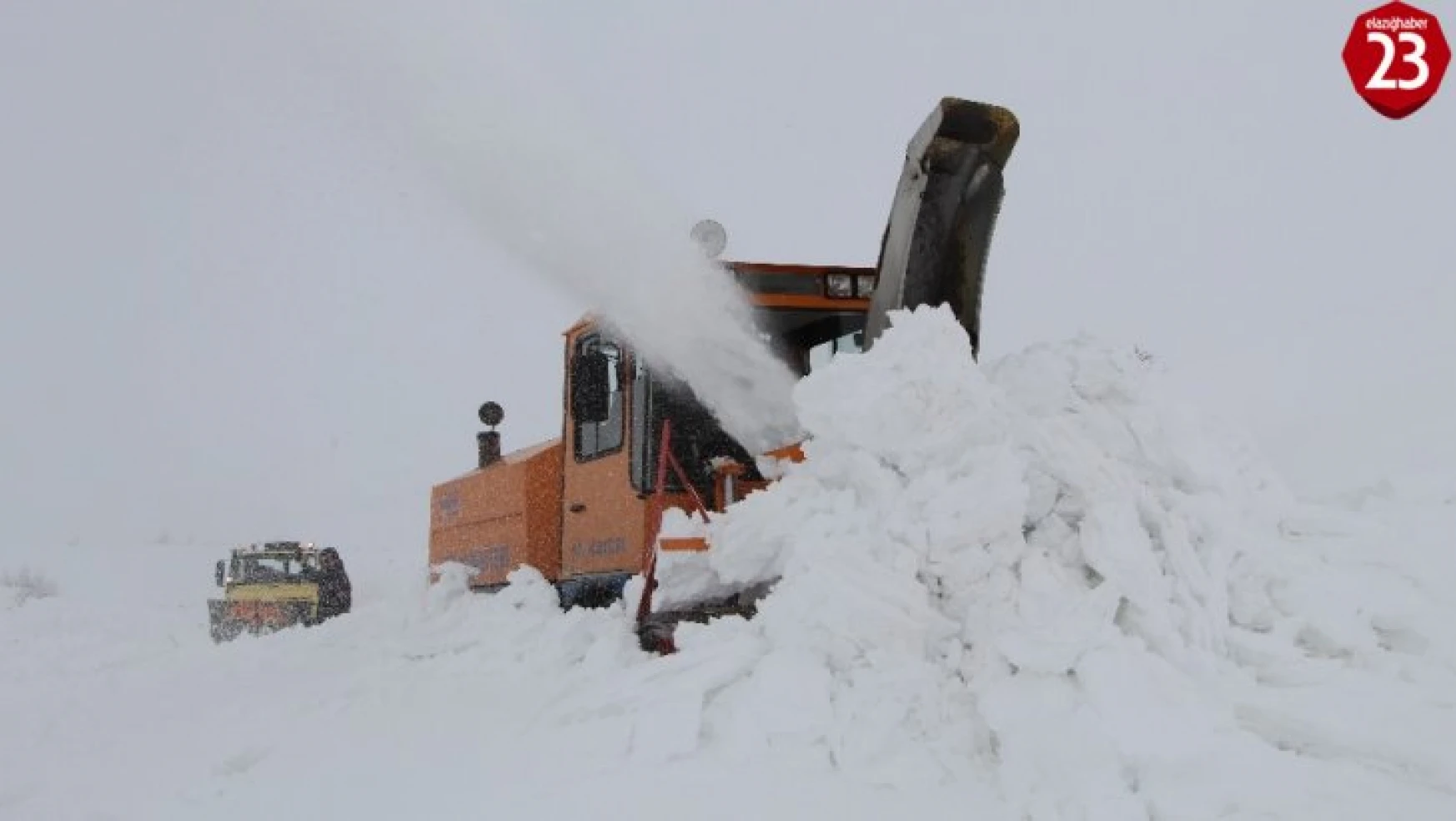 Elazığ'da kar 5 köy yolunu kapattı