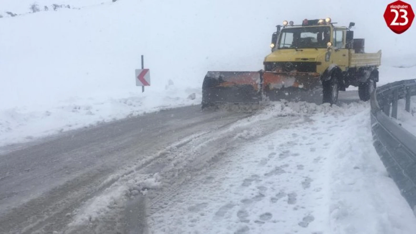 Elazığ'da kar 62 köy yolunu kapattı, tipi etkili oldu