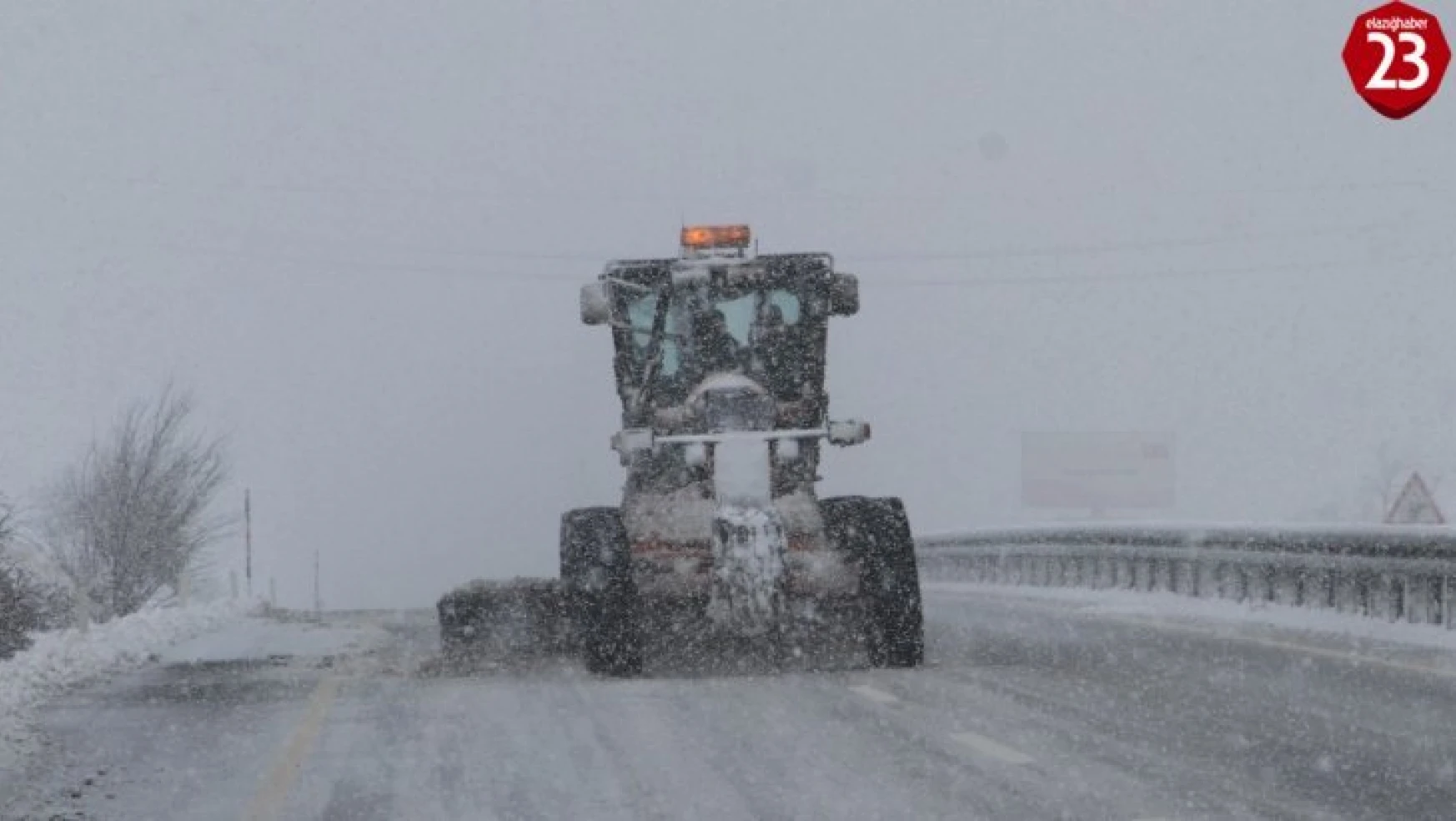 Elazığ'da kar yağışı: 68 köy yolu ulaşıma kapandı