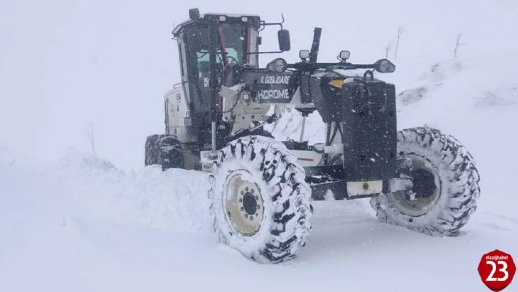 Elazığ'da kardan dolayı kapanan 12 köy yolunda çalışmalar sürüyor
