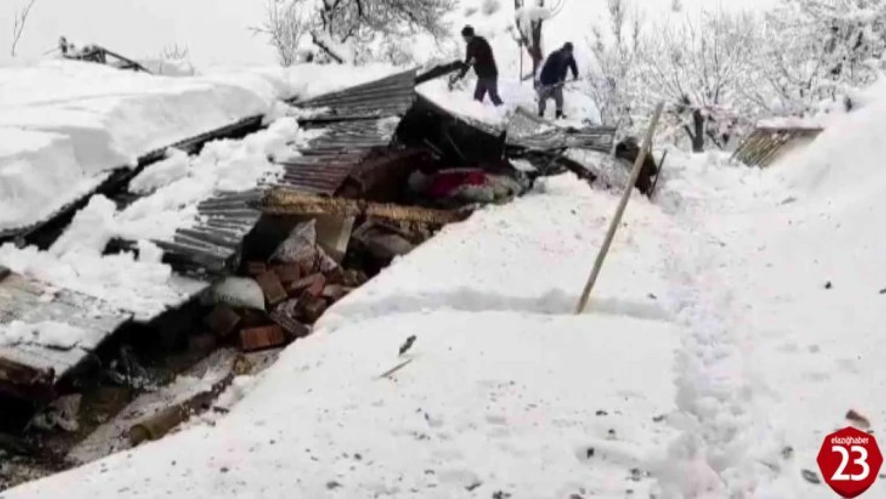 Arıcak'ta 3 Evin Çatısı Kar Nedeniyle Çöktü