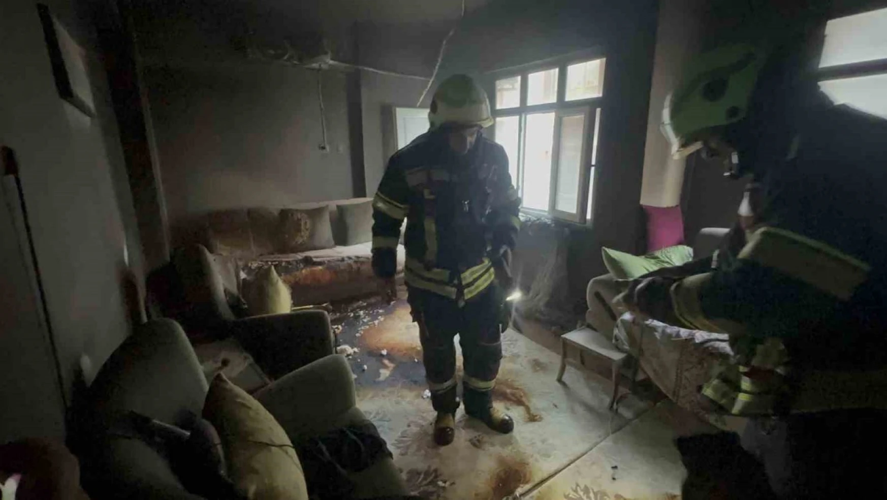 Elazığ'da korkutan ev yangını