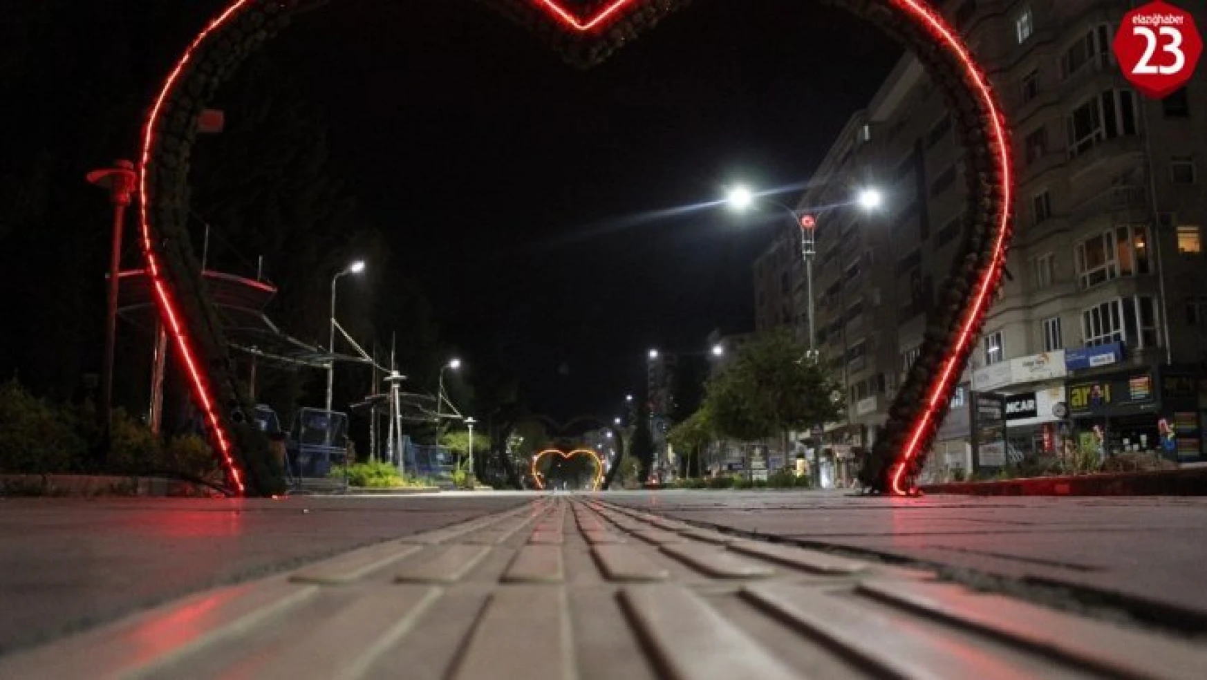Elazığ'da koronaya karşı gece kısıtlaması, sokaklar boş kaldı