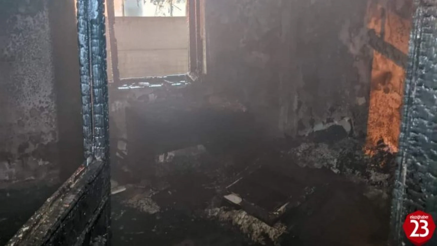 Elazığ'da Metruk Evde Korkutan Yangın Korkuttu