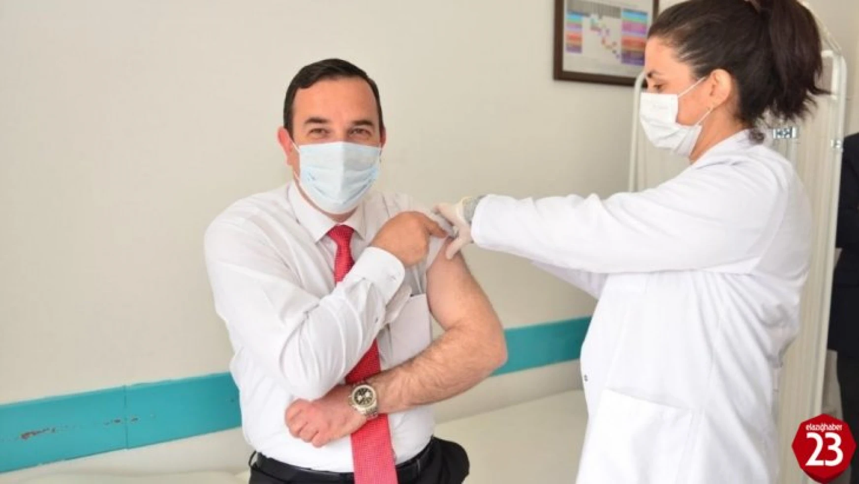 Elazığ'da öğretmenlere Covid-19 aşısı