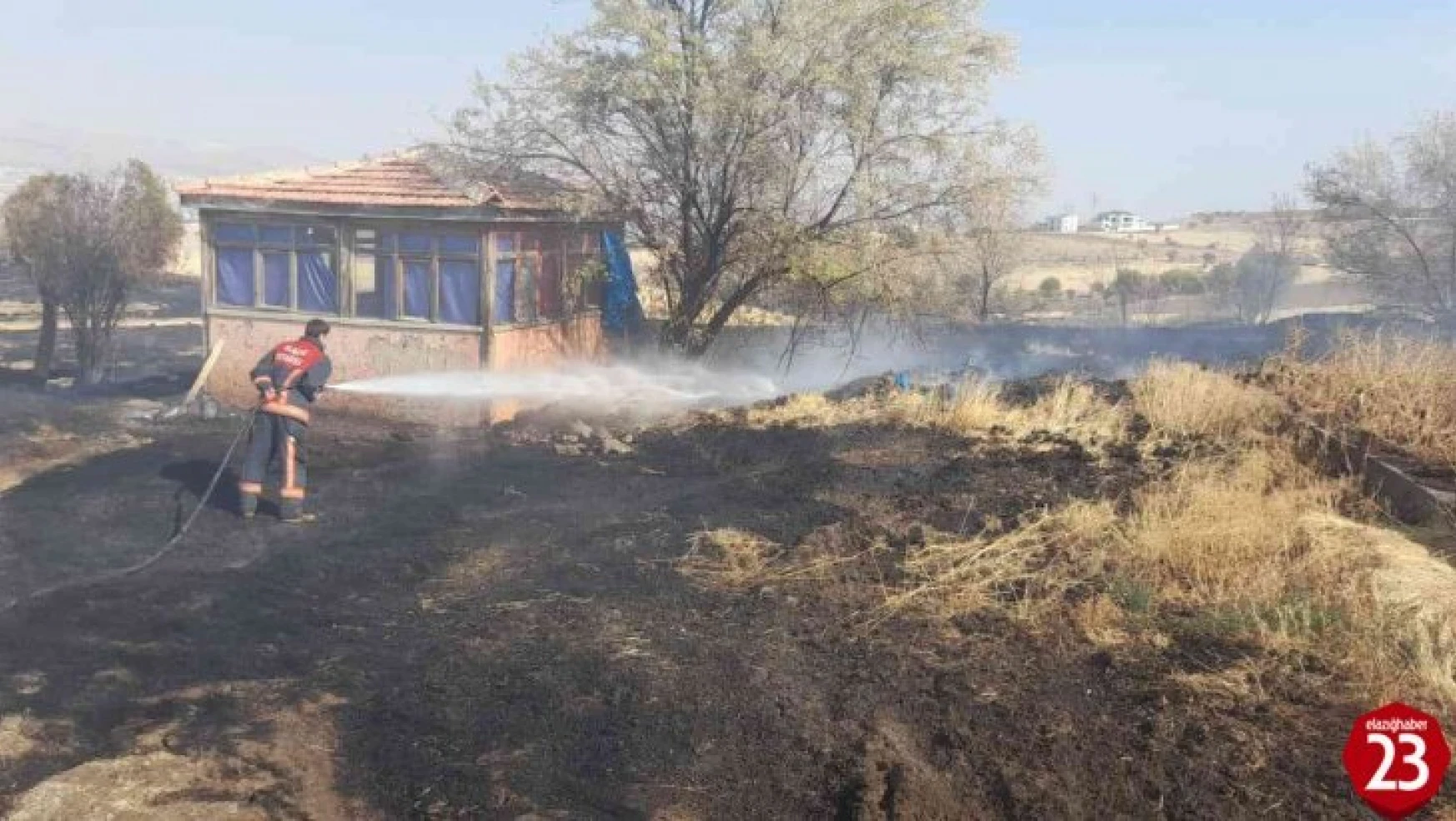 Elazığ'da ot yangını paniğe neden oldu