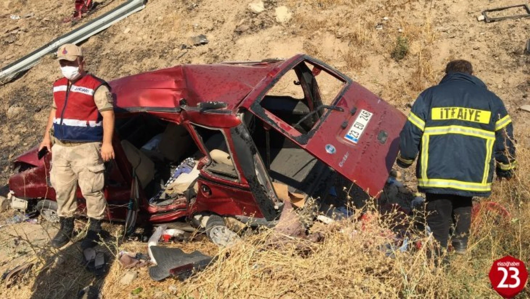 Elazığ'da otomobil şarampole yuvarlandı: 1 ölü, 4 yaralı