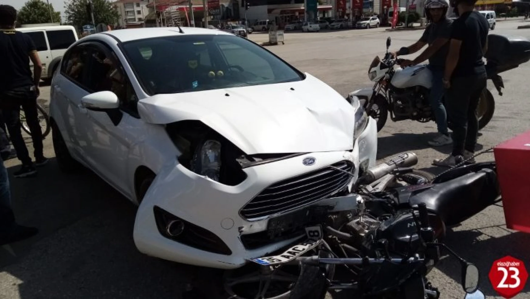 Doğukent Mahallesinde Otomobilin Çarptığı Motosiklet Sürücüsü Ağır Yaralandı
