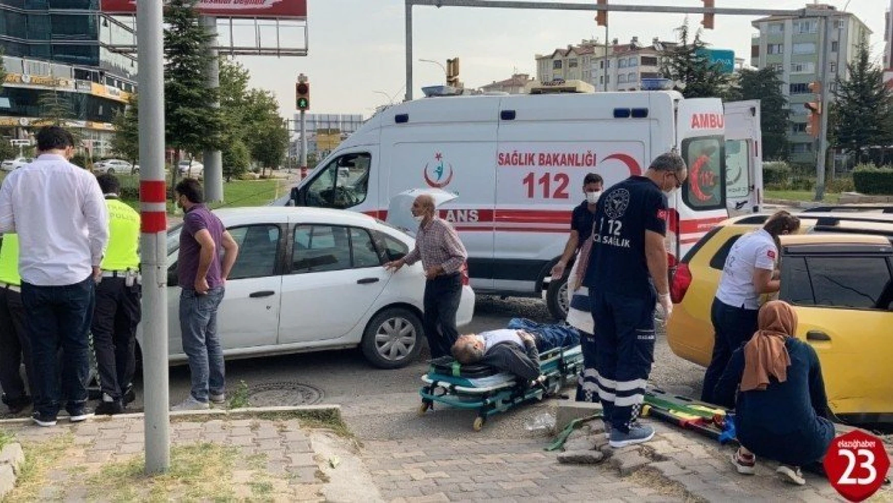Elazığ'da otomobiller çarpıştı:2 yaralı