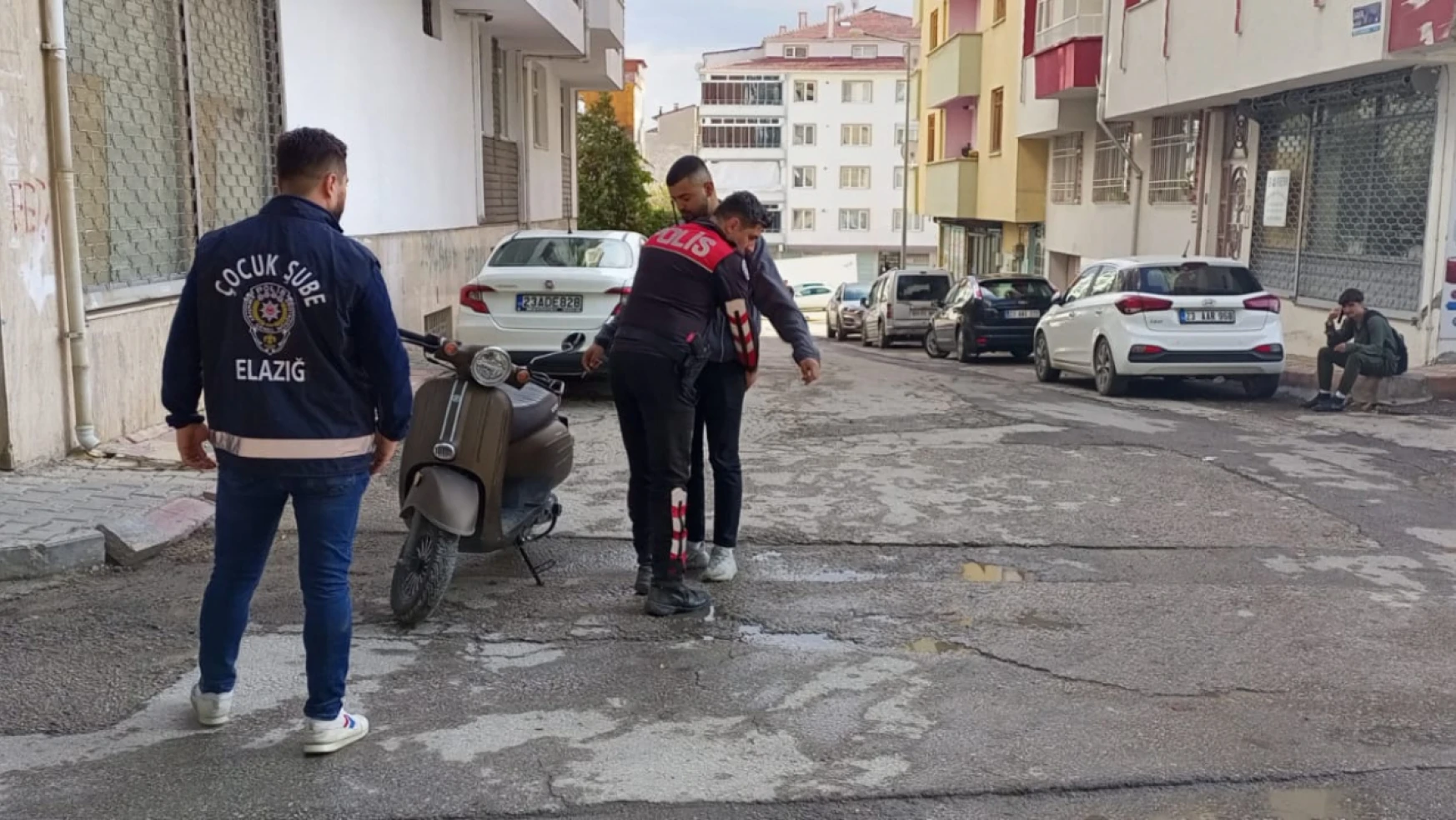 Elazığ'da Polis Ekipleri Okulların Çevresinde Denetim Yaptı