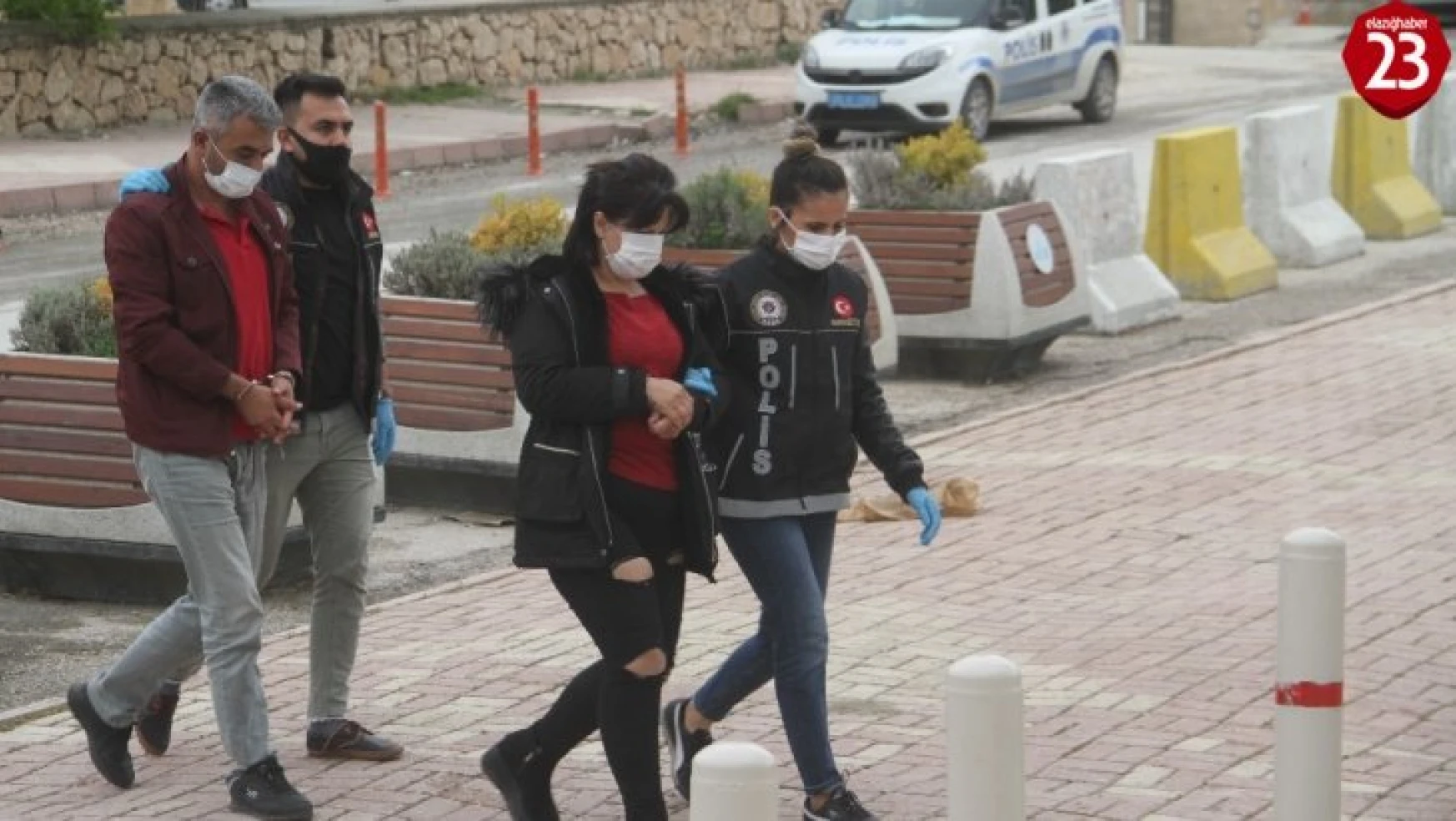 Elazığ'da poşet poşet esrarla yakalanan 2 şüpheli tutuklandı