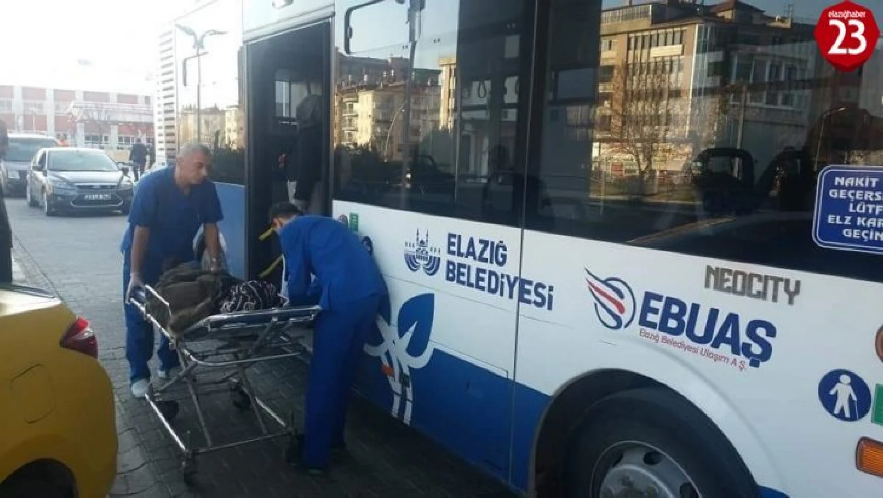 Elazığ'da rahatsızlanan yolcu otobüsle hastaneye yetiştirildi
