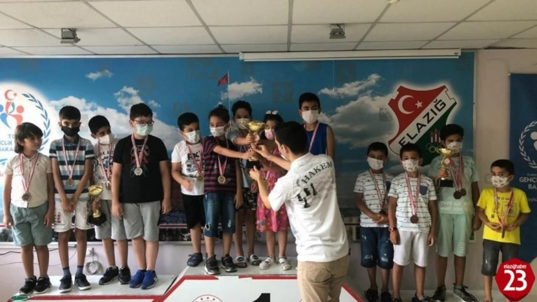 Elazığ'da Satranç Turnuvasına Yoğun İlgi