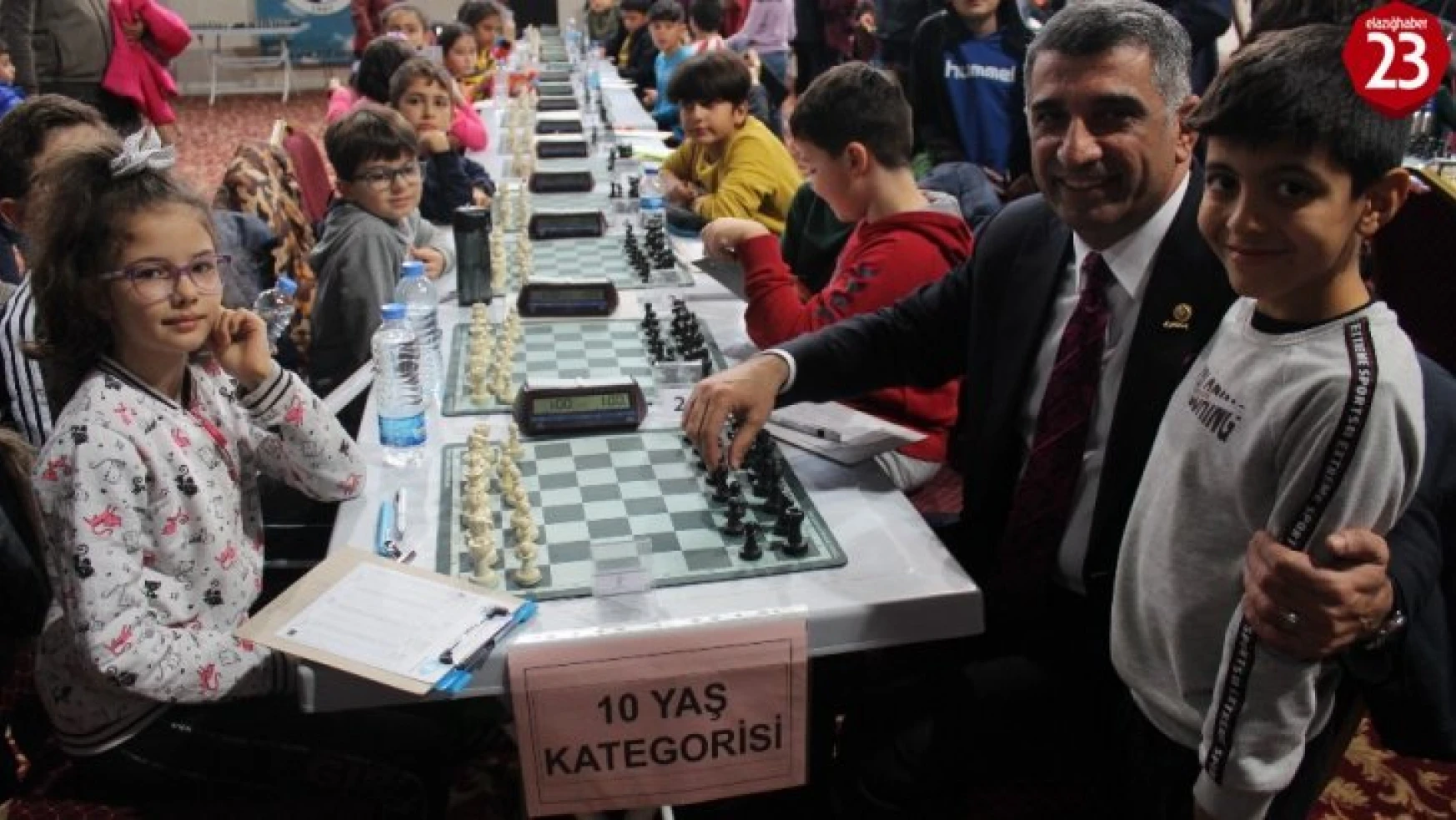 Elazığ'da satranç turnuvasına büyük ilgi