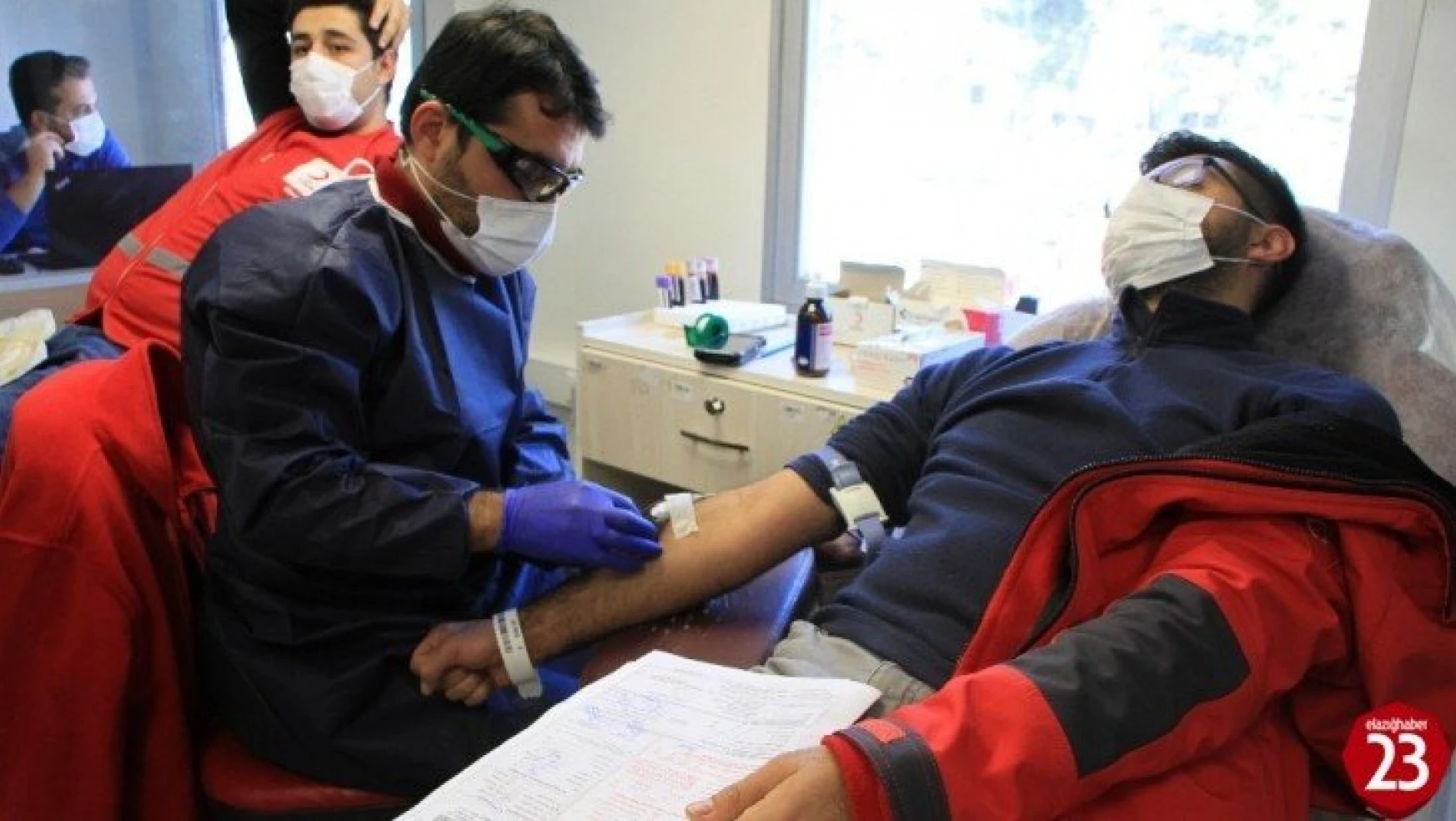 Elazığ'da sokağa çıkma kısıtlamasında 80 gönüllü kan verdi