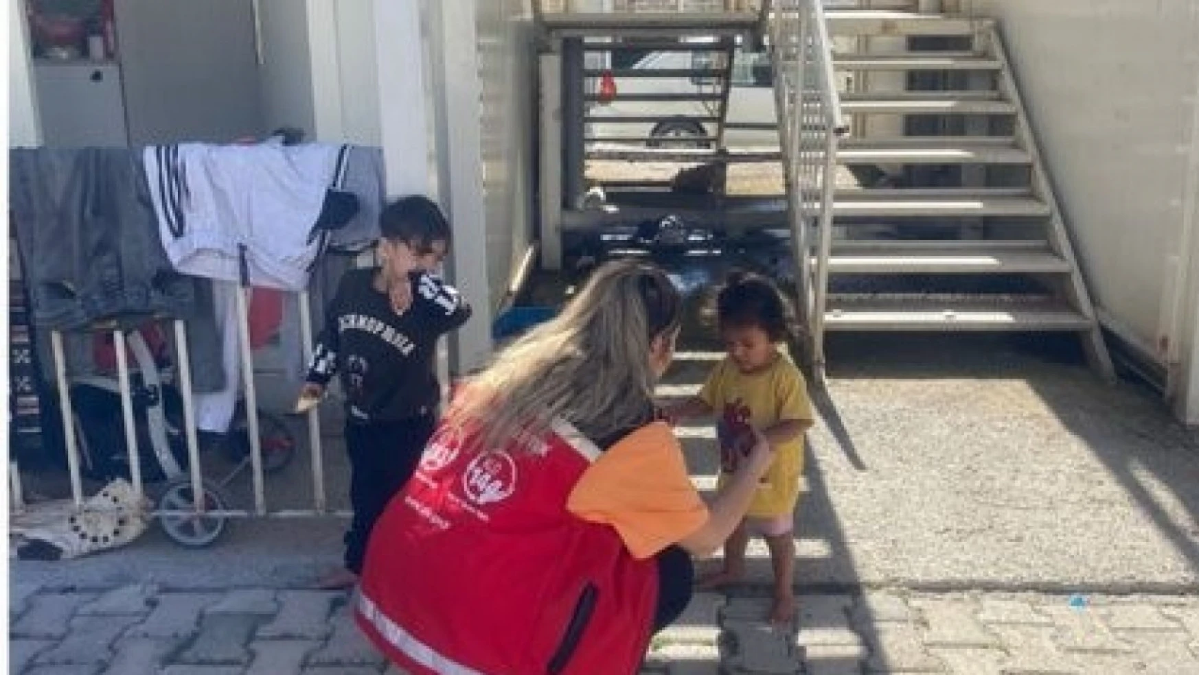 Elazığ'da Sosyal Hizmet Merkezi ekipleri, depremzedeleri yalnız bırakmıyor
