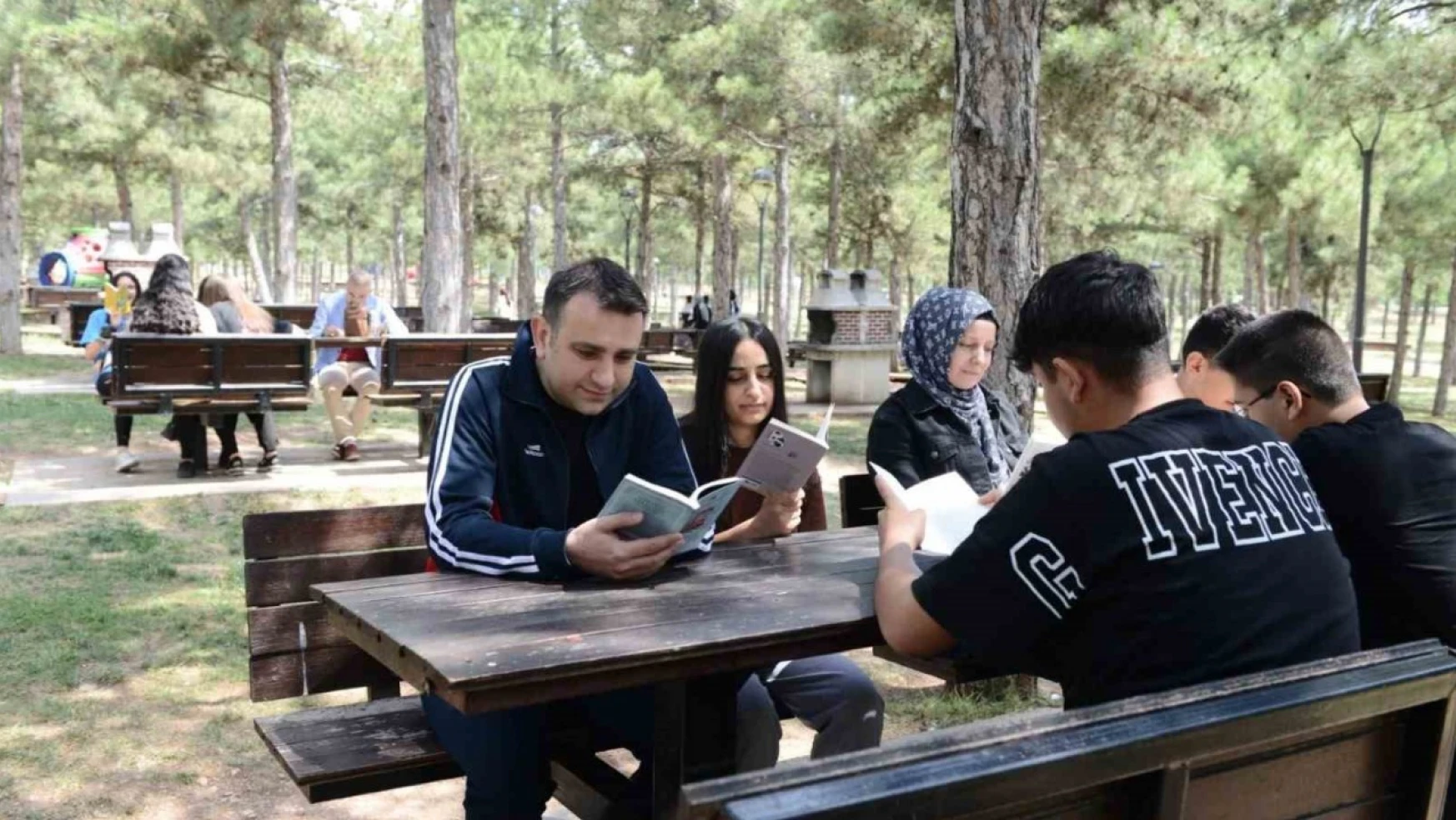 Elazığ'da spor ve kitap okuma etkinliği yapıldı