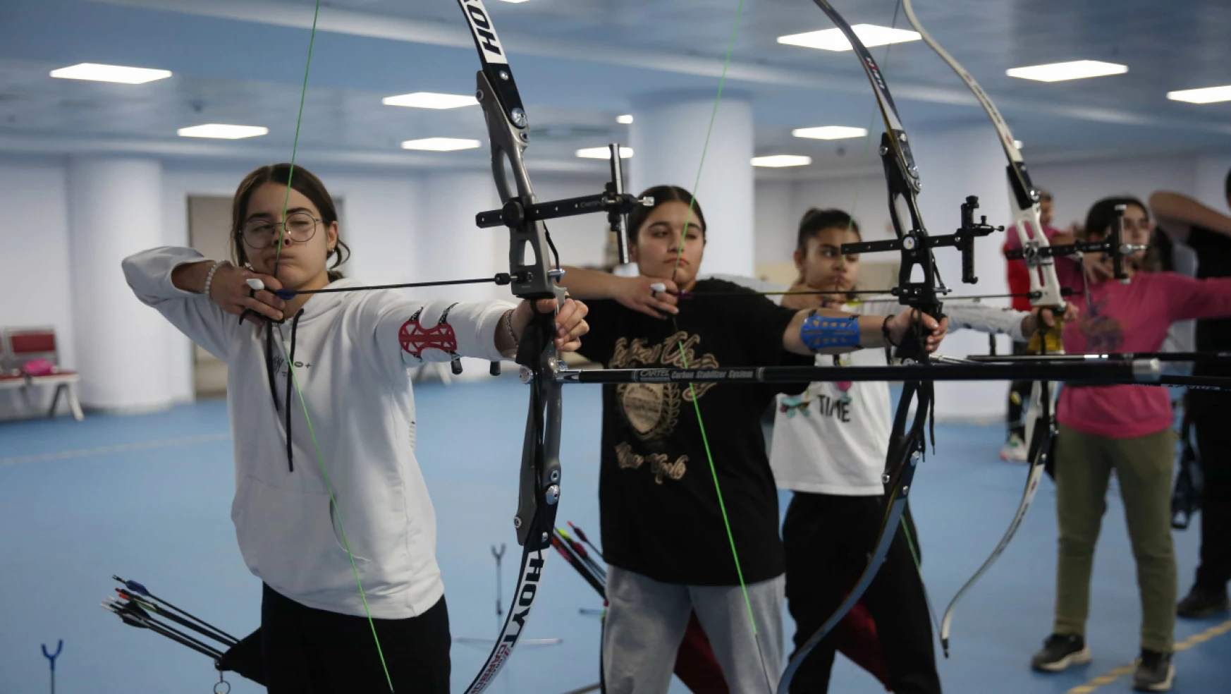 Elazığ'da Sporcular Mete Gazoz Gibi Şampiyon Olmanın Hedefiyle Yay Çekiyor