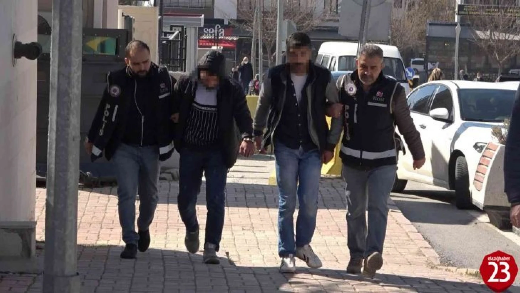 Elazığ'da suçüstü yakalanan sahte polislerden biri tutuklandı