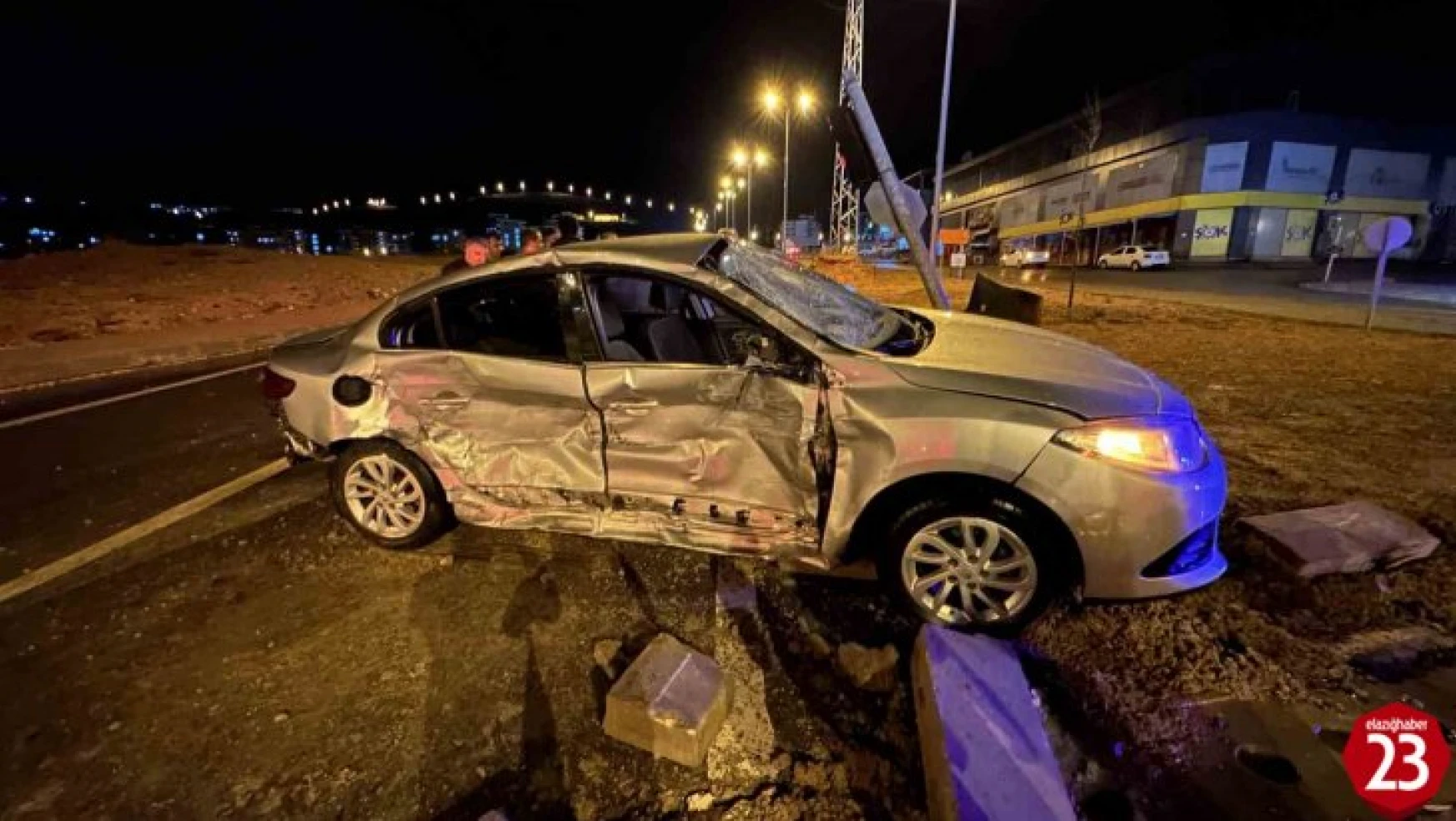 Elazığ'da tır ile otomobil çarpıştı: 1'i ağır 3 yaralı