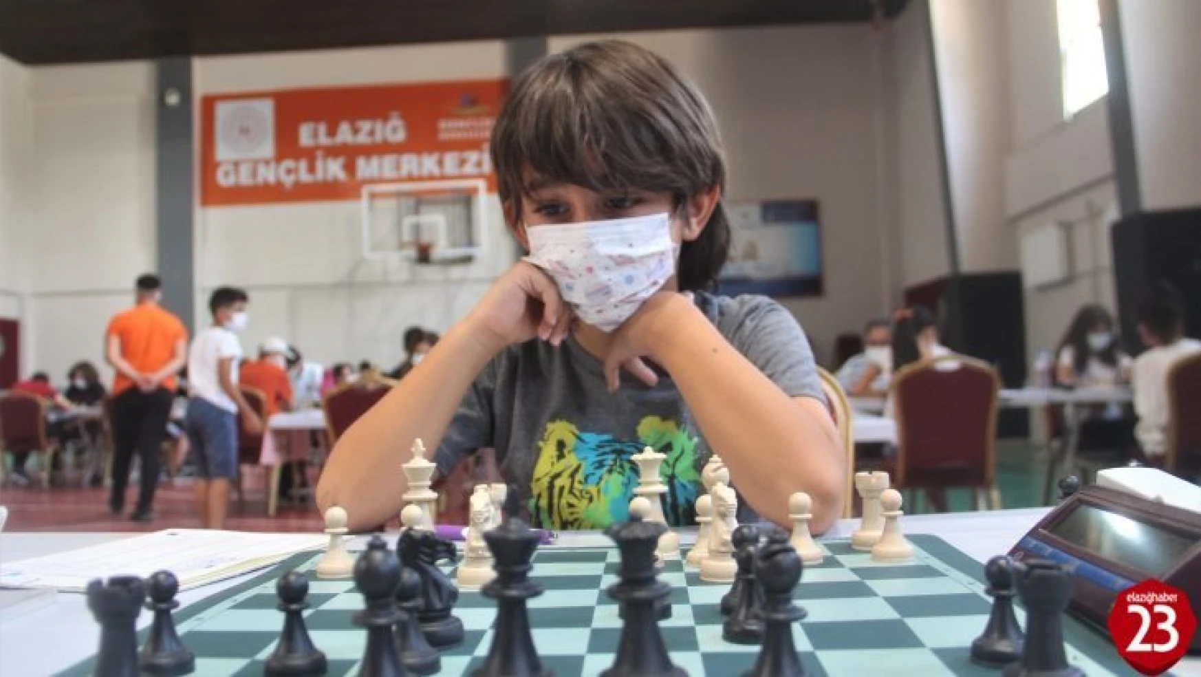 Elazığ'da Türkiye Yıldızlar ve Çocuklar Satranç Turnuvası Başladı