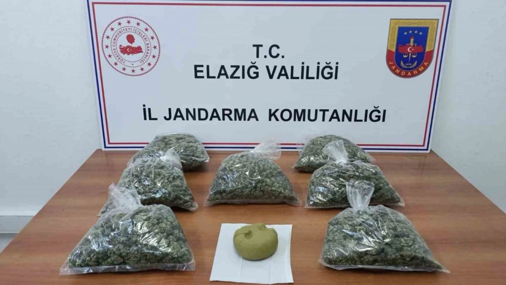 Elazığ'da uyuşturucu madde taşıyan 4 kişi tutuklandı