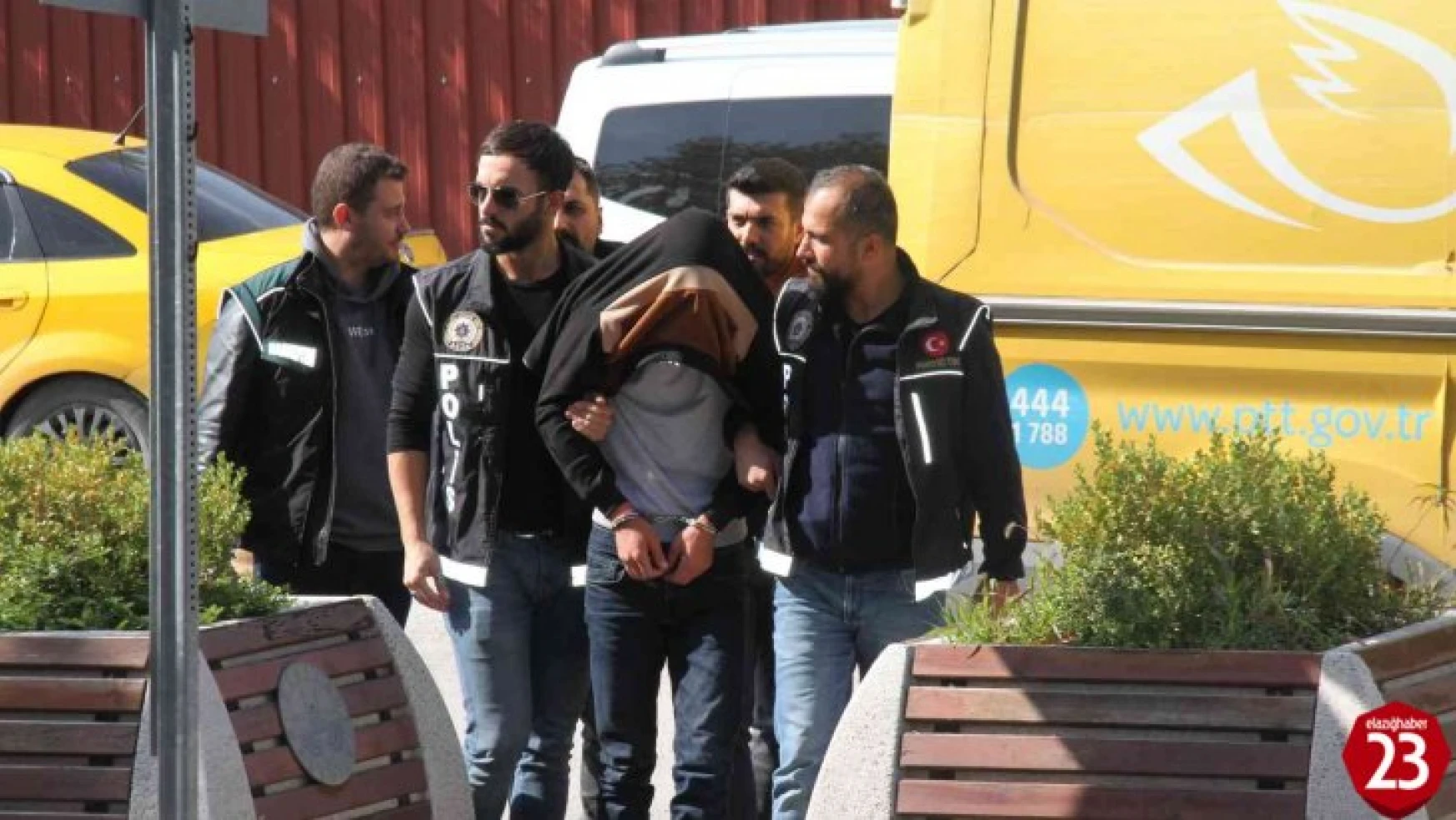 Elazığ'da 17 Kilo Uyuşturucu İle Yakalanan 2 Zanlı Tutuklandı