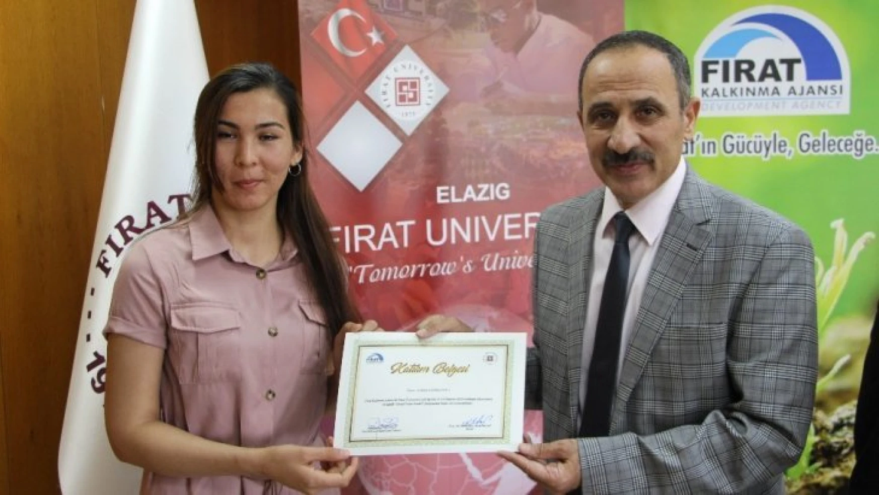 Elazığ'da Yabancı Öğrencilere Dış Ticaret Eğitimi Verildi