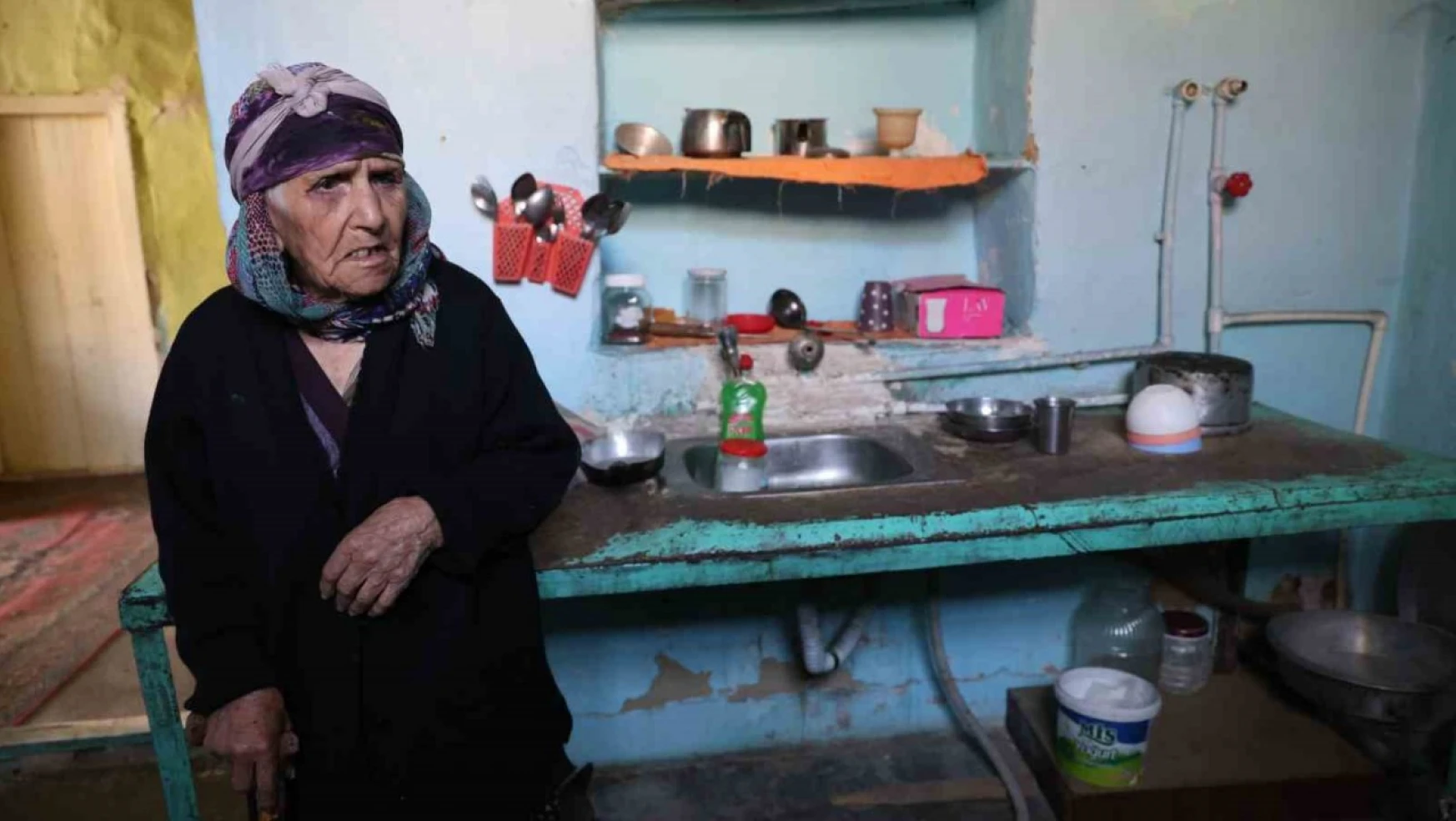 Elazığ'da yaşlı kadının yaşam mücadelesi