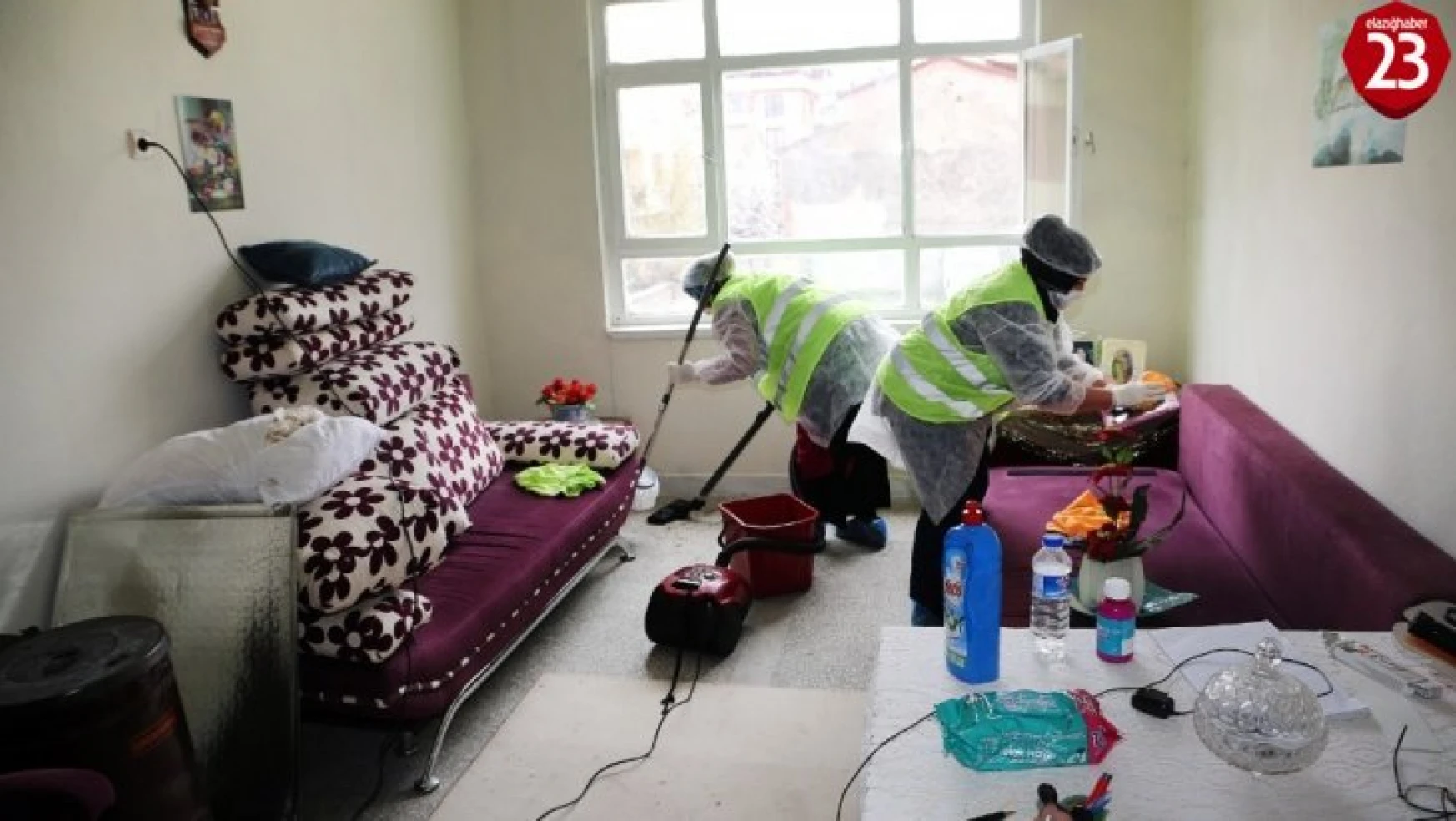 Elazığ'da yaşlı ve engellilerin evlerine temizlik hizmeti