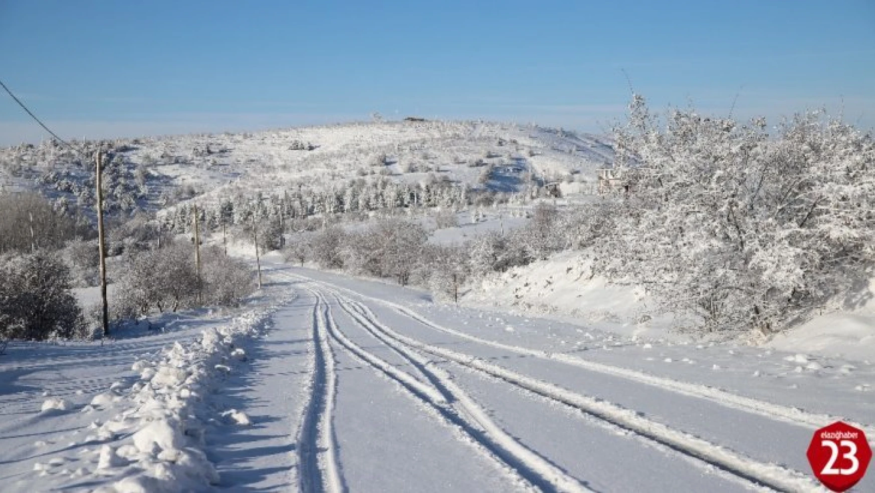 Elazığ'da yoğun kar yağışı, 269 köy yolunu kapattı