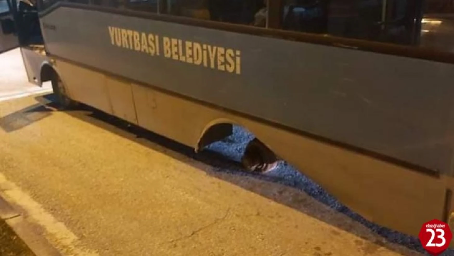 Elazığ'da yolcu dolu otobüsün arka tekeri fırladı