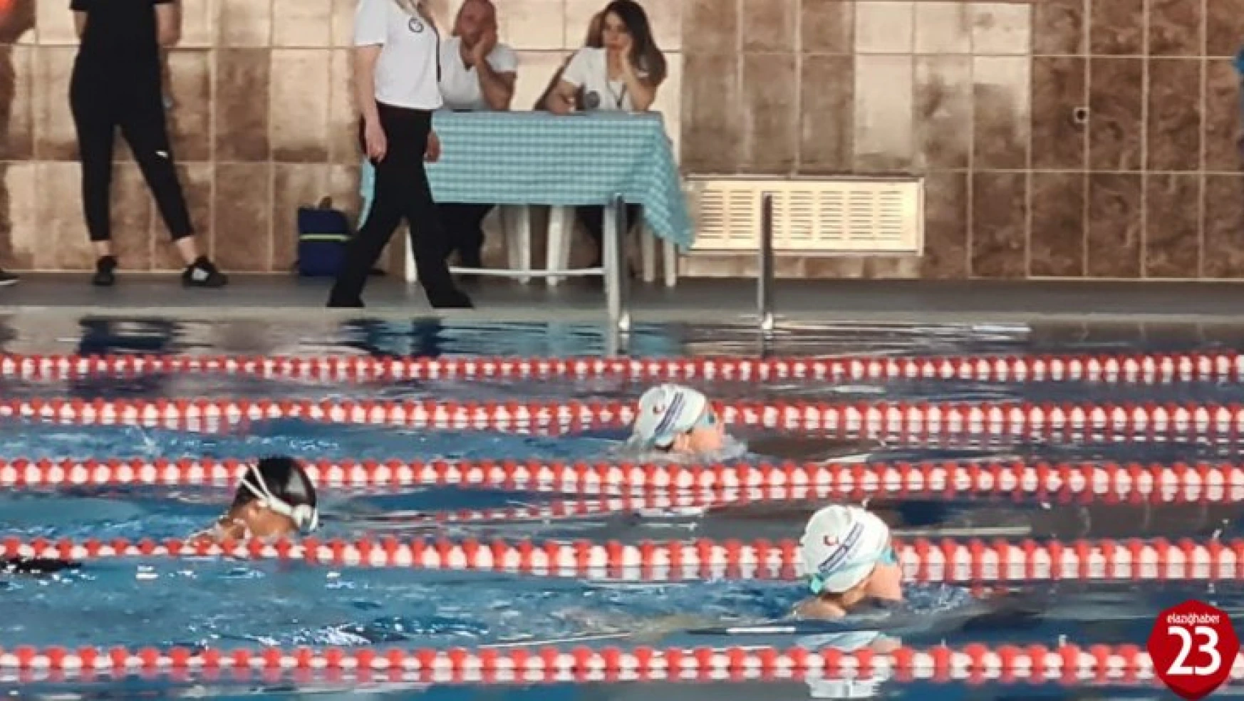 Elazığ'da yüzme şampiyonası