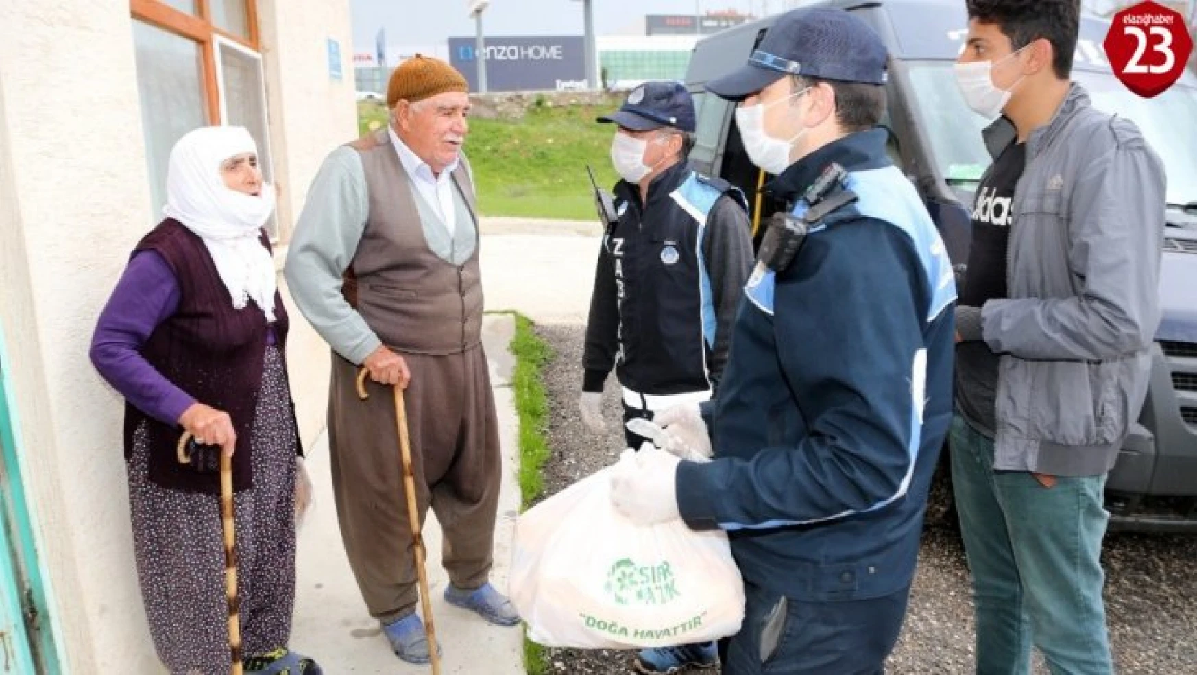 Elazığ'da zabıta ekiplerinden, yaşlılara özel hizmet