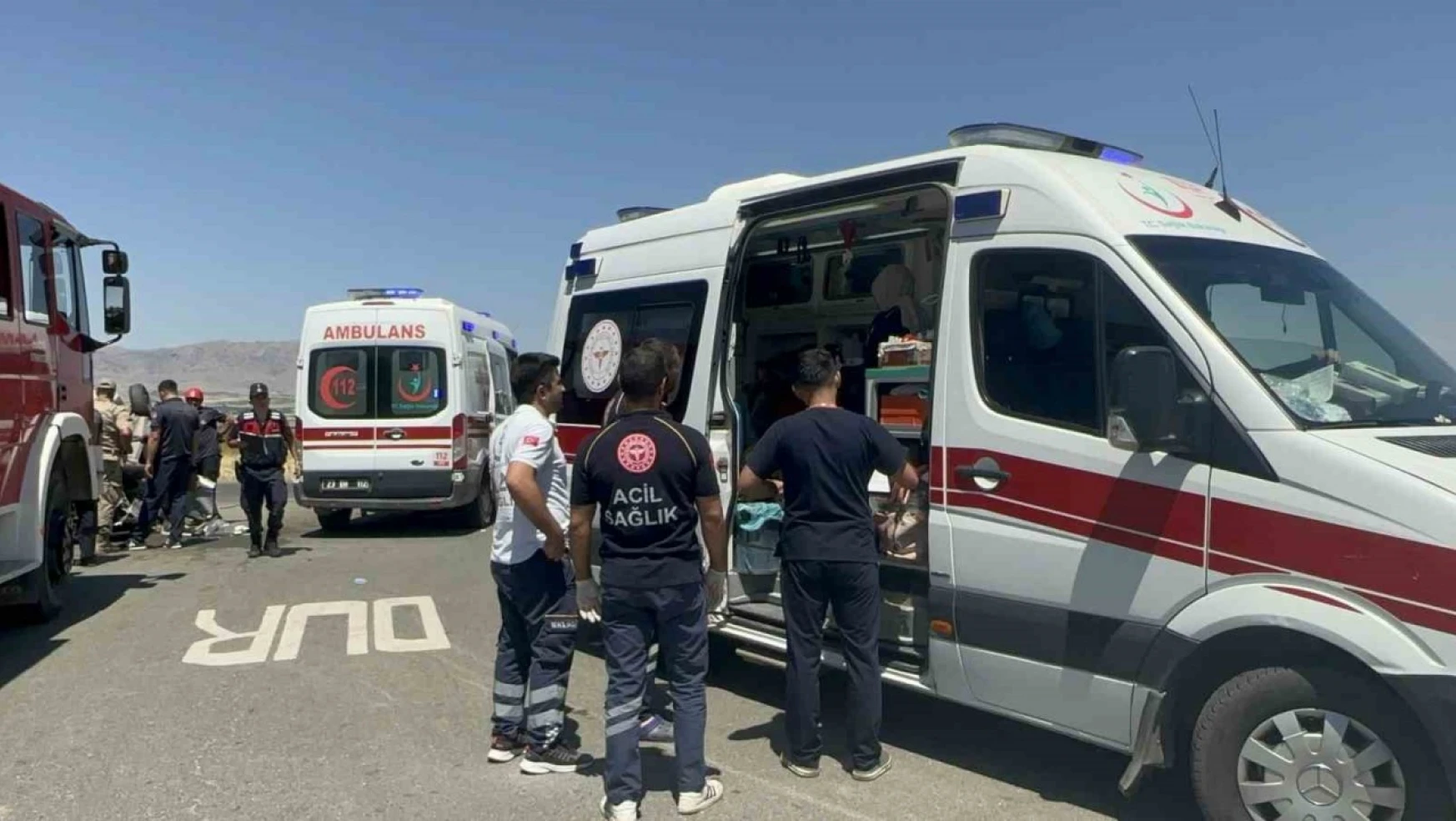 Elazığ'daki kazada yaralılara ilk müdahaleyi yapan vatandaş konuştu: 'Önce refüje sonra kavşağa vurup takla atmış'