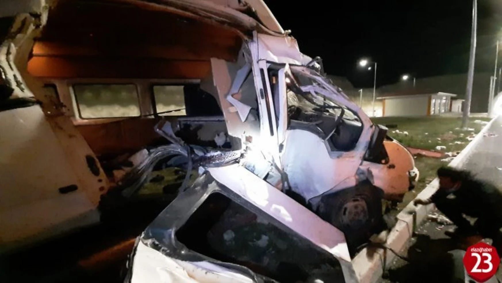 Elazığ'daki minibüs kazasında 1 kişi hayatını kaybetti