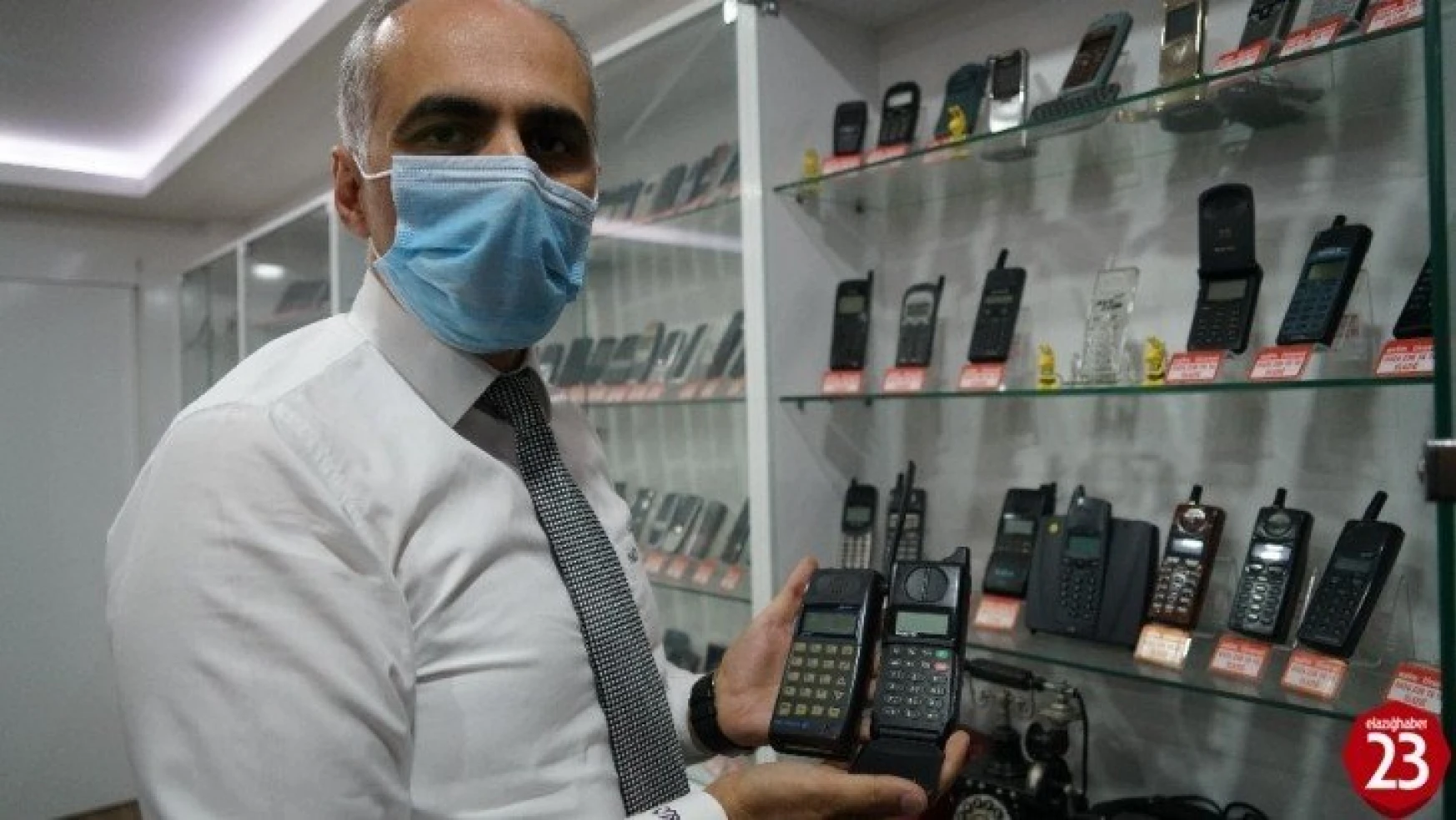Elazığ'daki telefon koleksiyonu görenleri hayrete düşürüyor