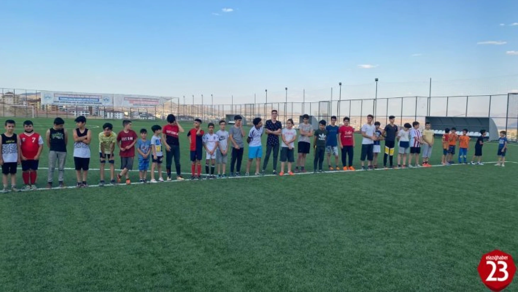 Elazığ'daki Yaz Spor Okulları Gençlerin Yüzünü Güldürüyor