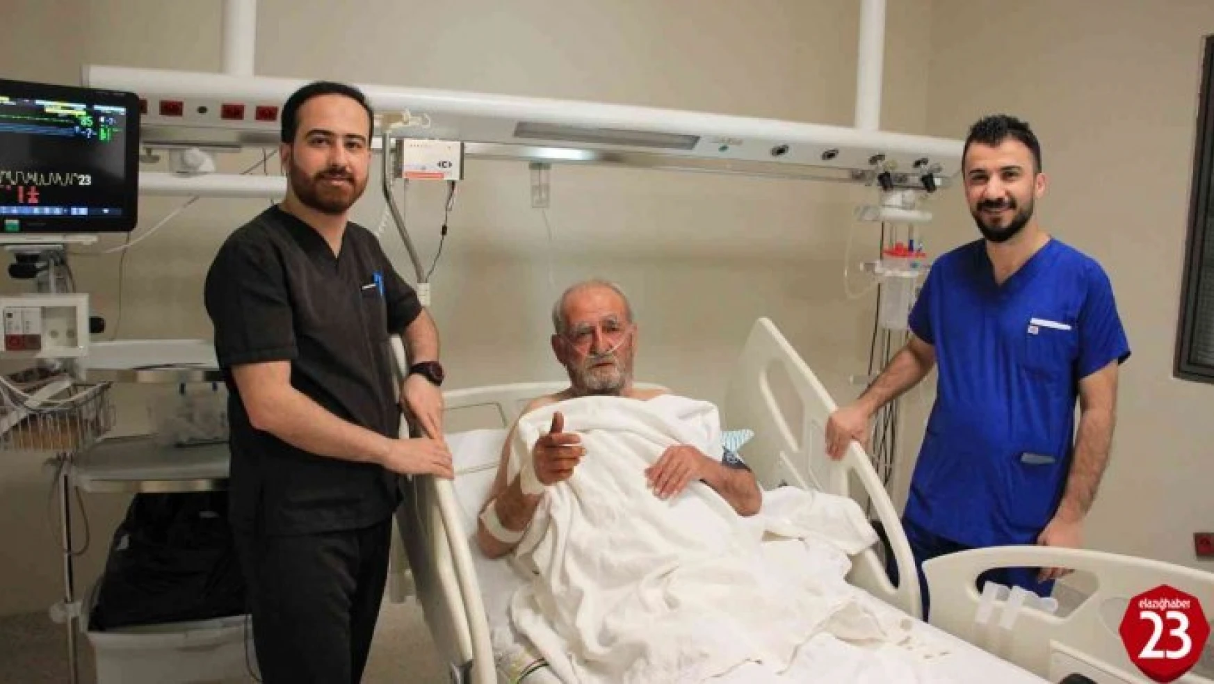 Elazığ Fethi Sekin Şehir Hastanesinde Avuç İçinden Anjiyografi Yöntemi İle Tıkalı Damar Açıldı