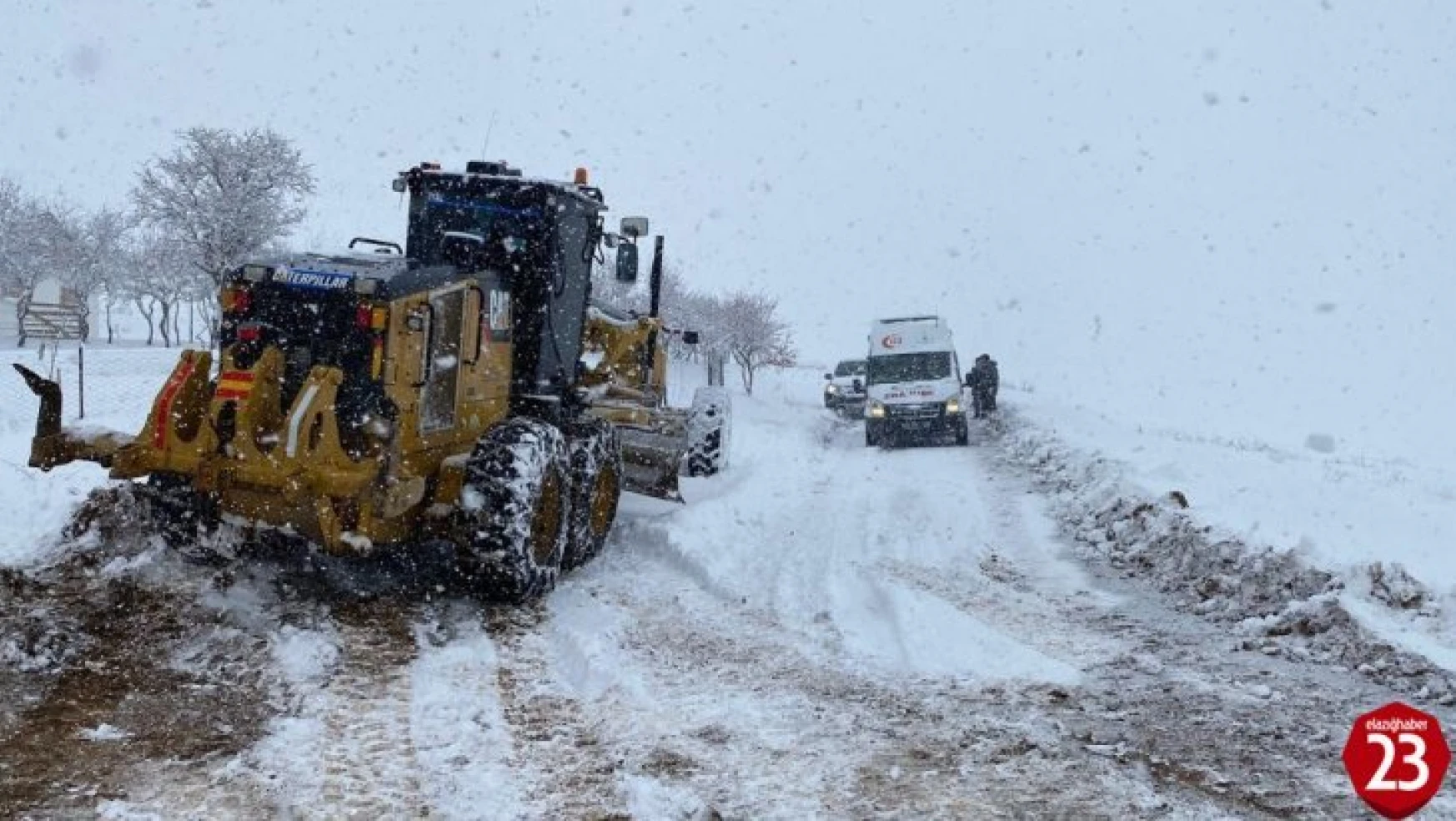 Elazığ İl Özel İdare ekipleri karla mücadelesini aralıksız sürdürüyor