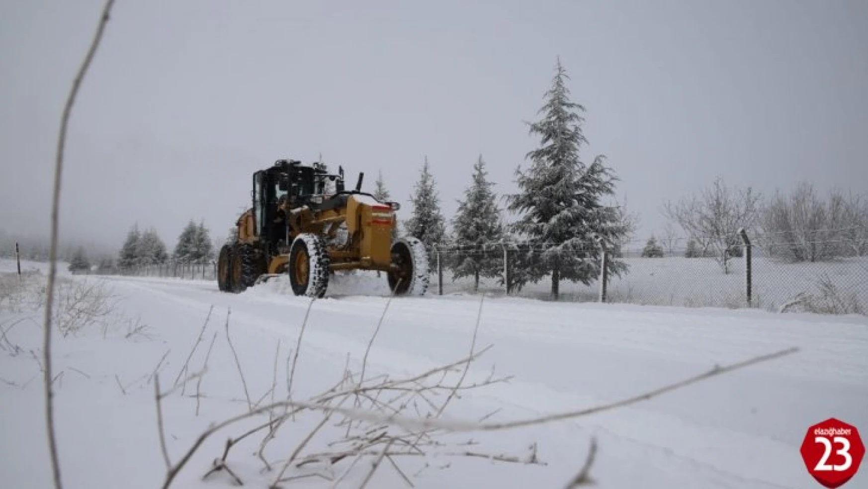Elazığ'ın ilçelerinde kar etkili oldu, 20 köy yolu kapandı