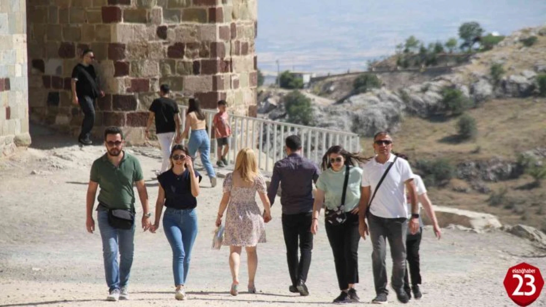 Elazığ'ın turizme açılan kapısı Harput'a ziyaretçi akını