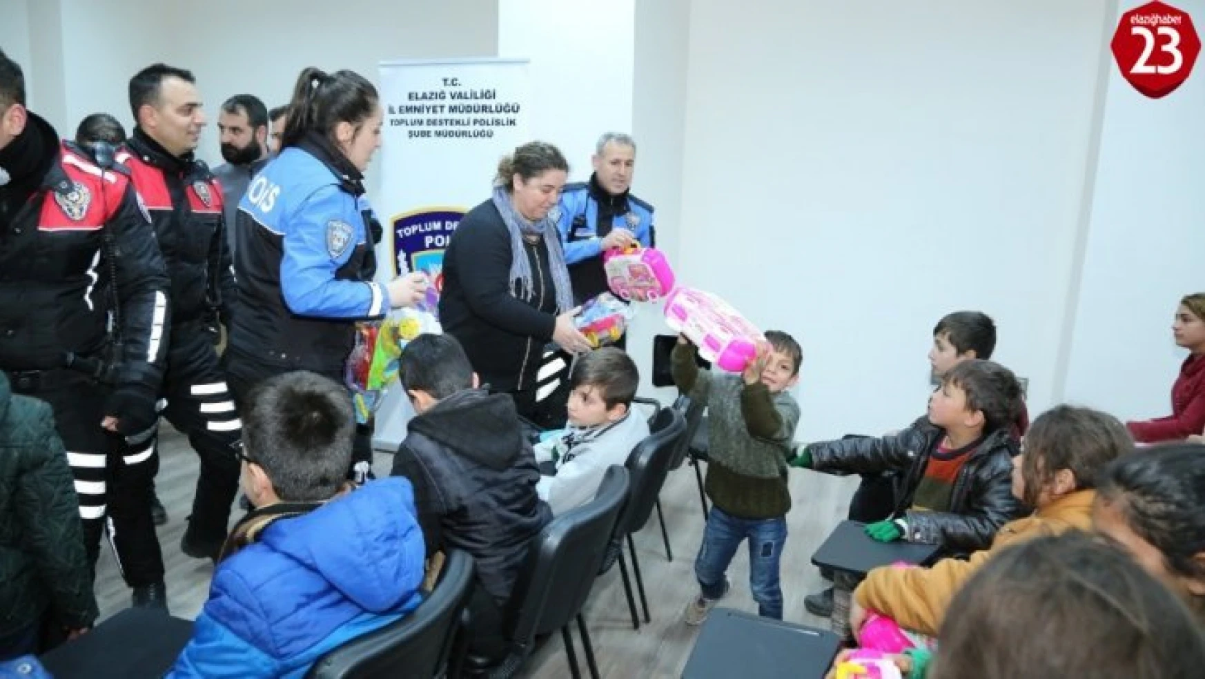 Elazığ polisi, depremzede çocukları emniyette ağırladı