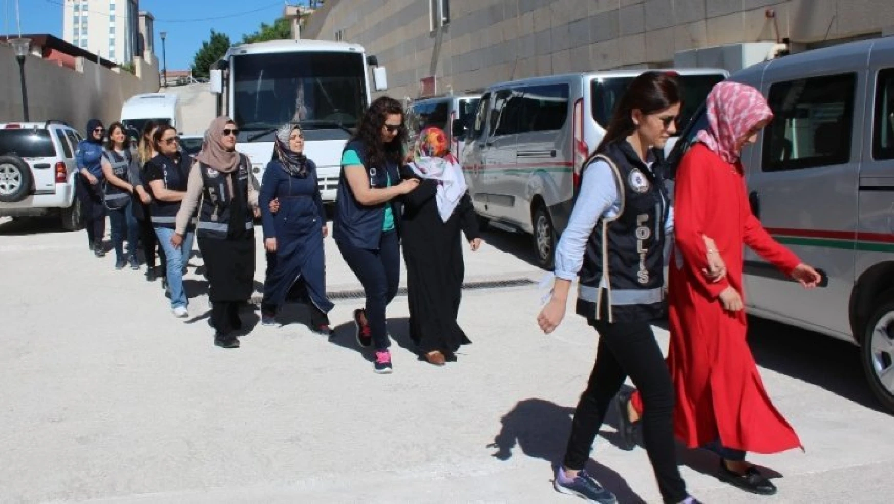 Elazığ'da FETÖ'nün Kadın Yapılanmasında 5 Tutuklama