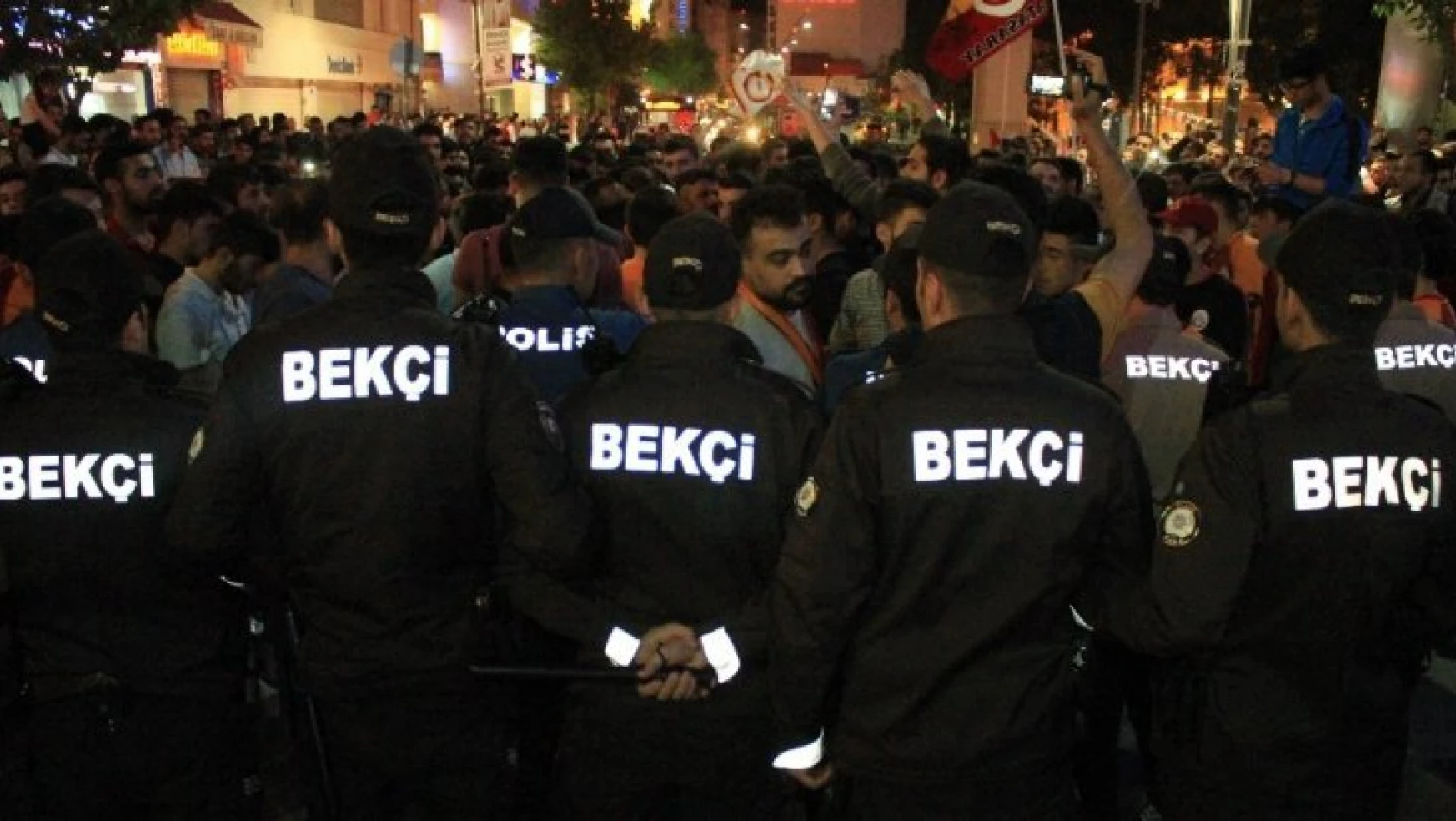 Elazığspor Taraftarları İle Galatasaray Taraftarları Arasında Gerginlik