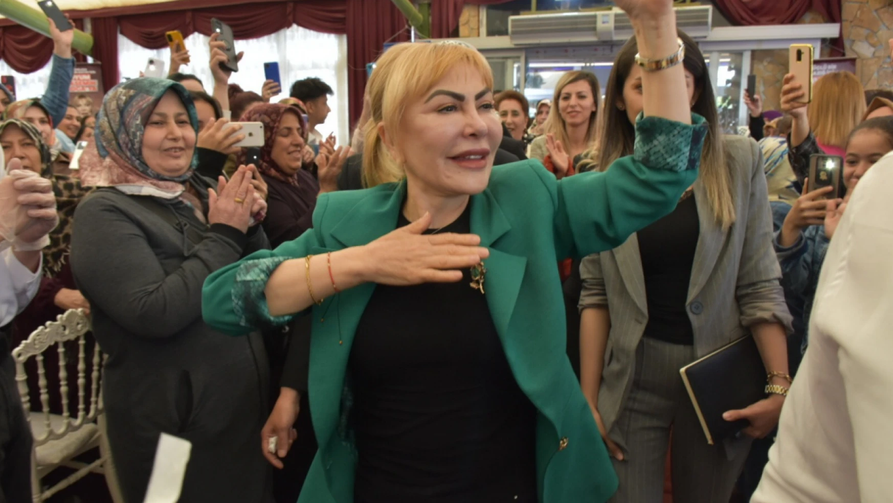 Elazığlı Kadınlar, Bağımsız Aday Prof. Dr. Yasemin Açık'a Sahip Çıktı