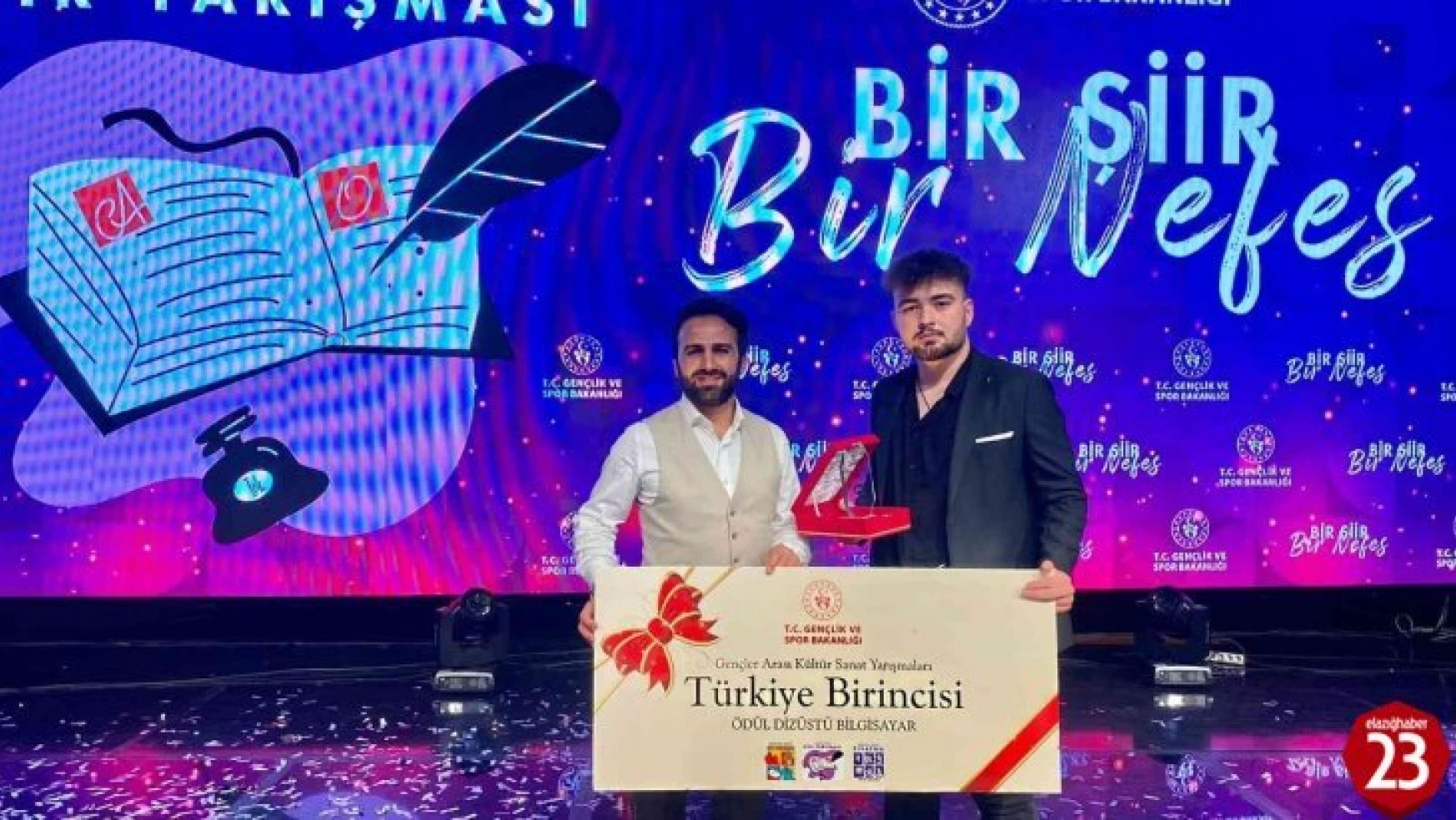 Elazığlı Muhammet Mert Özdemir Bir Şiir Bir Nefes yarışmasında Türkiye 1'incisi oldu