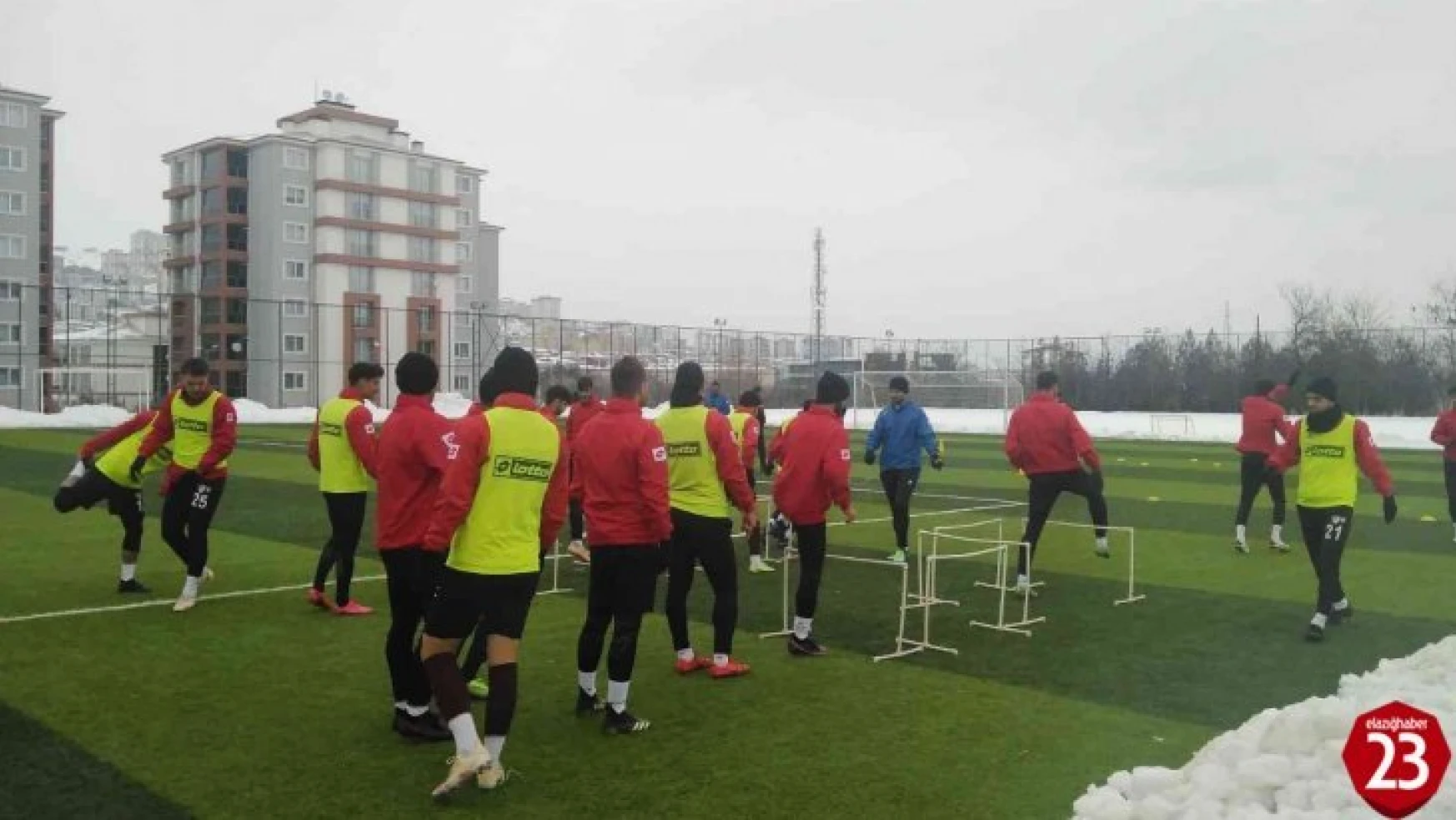 Elazığspor, Elazığ Karakoçan FK'nın sahasında çalıştı