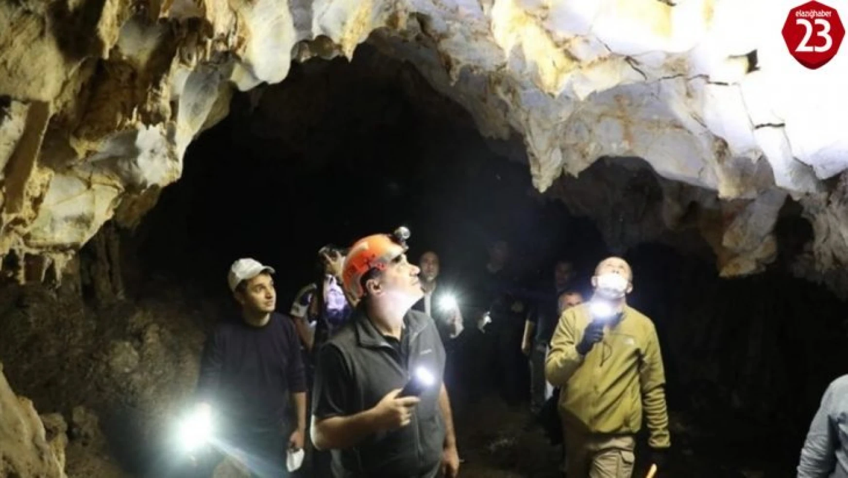 Farklı oluşumuyla dikkat çeken Karanlık Mağara'da inceleme